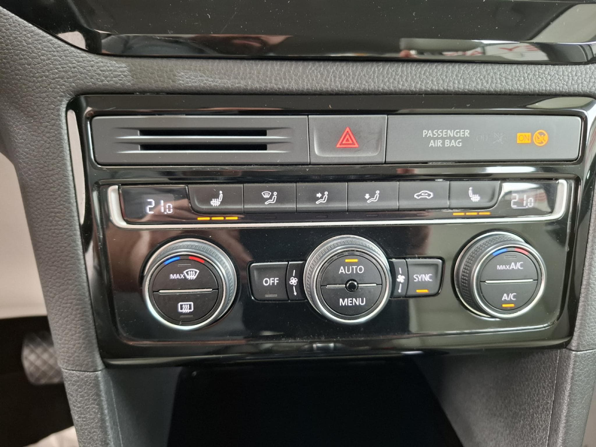 VW Golf 1.4TSI DSG Highline BlueMotion,1Hand,NAVI,CAMERA,PDC,LEDER,L (2015) - Photo 14