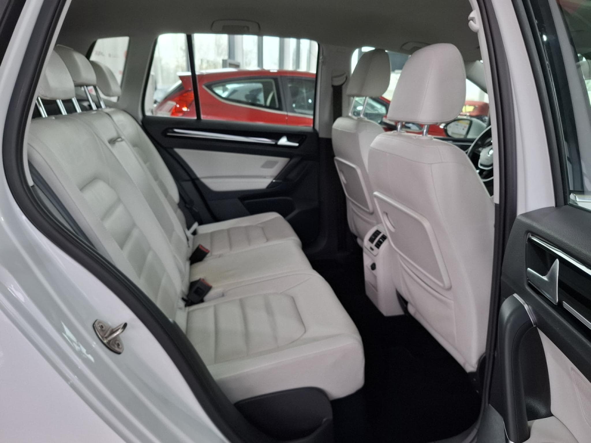 VW Golf 1.4TSI DSG Highline BlueMotion,1Hand,NAVI,CAMERA,PDC,LEDER,L (2015) - Photo 7