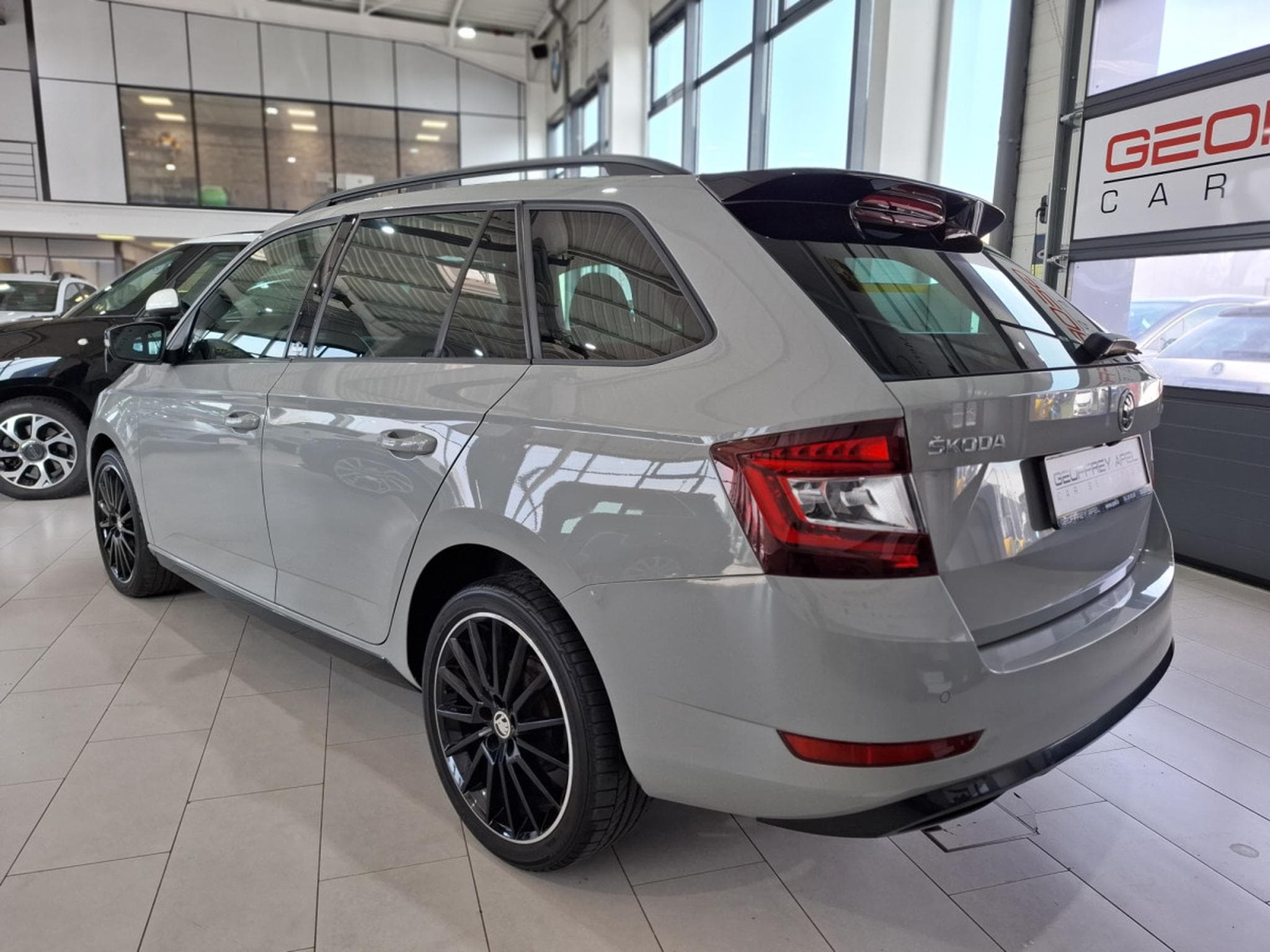 Skoda Fabia 1.0 TSI  MONTE CARLO, LED, CAMERA, PANORAMIQUE, ALU 17'',NAV (2019) - Photo 2