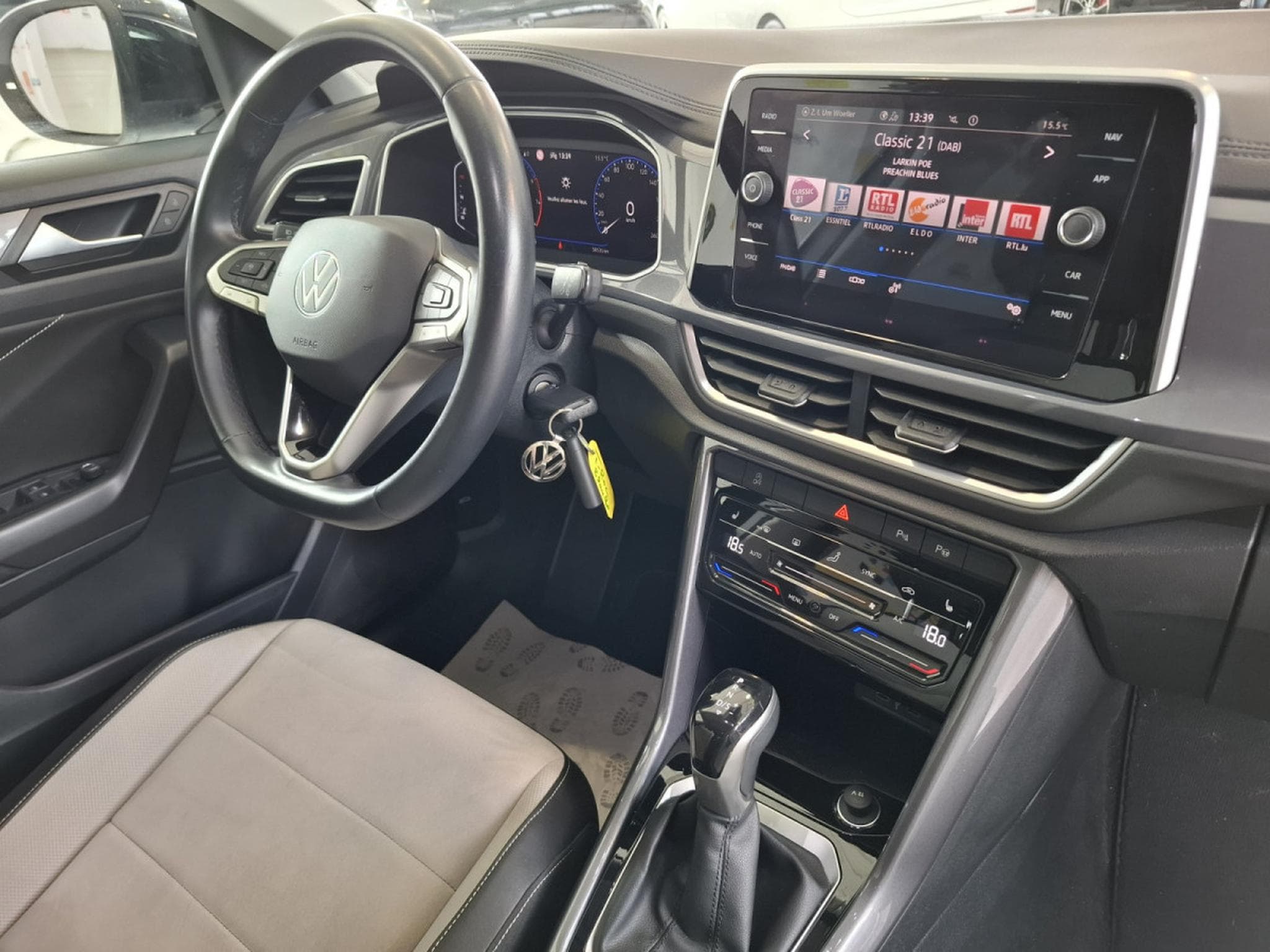 VW T-Roc 1.5 TSI 150 DSG STYLE,VIRTUAL,KAMERA,NAVI,CARPLAY,LED,CUIR,1 (2022) - Photo 8