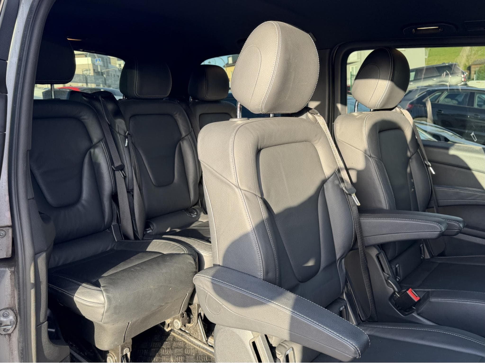Mercedes V 250 D AMG LINE 7 SITZE CUIR NAVI 1 HAND (2019) - Photo 4