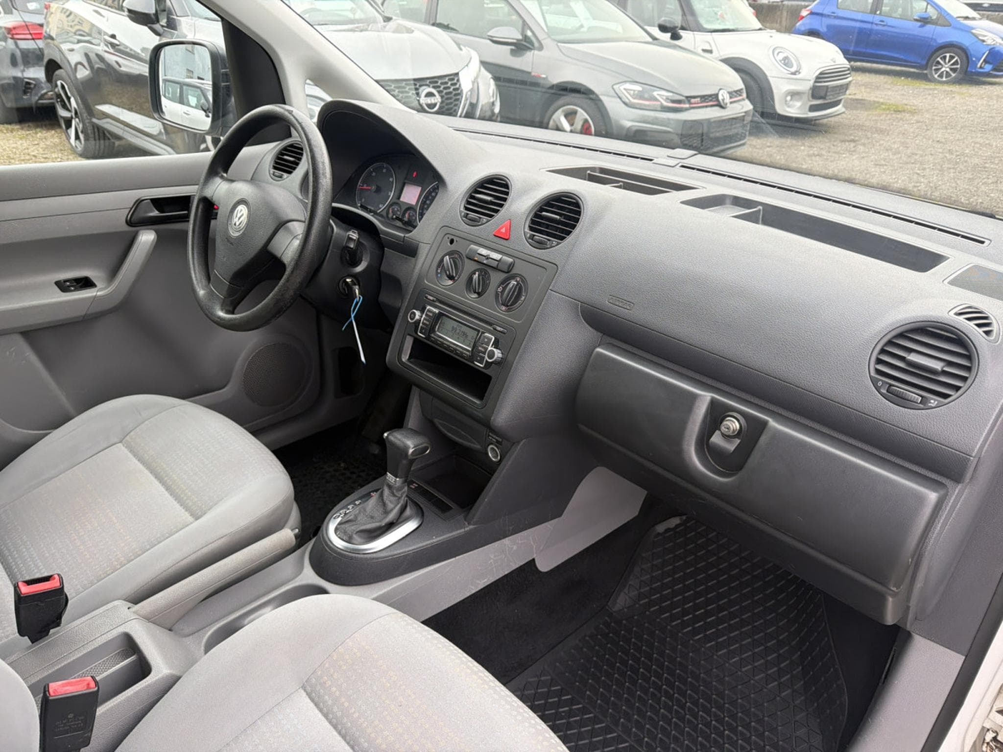 VW Caddy 2.0 TDI 105CV DSG (2009) - Photo 11