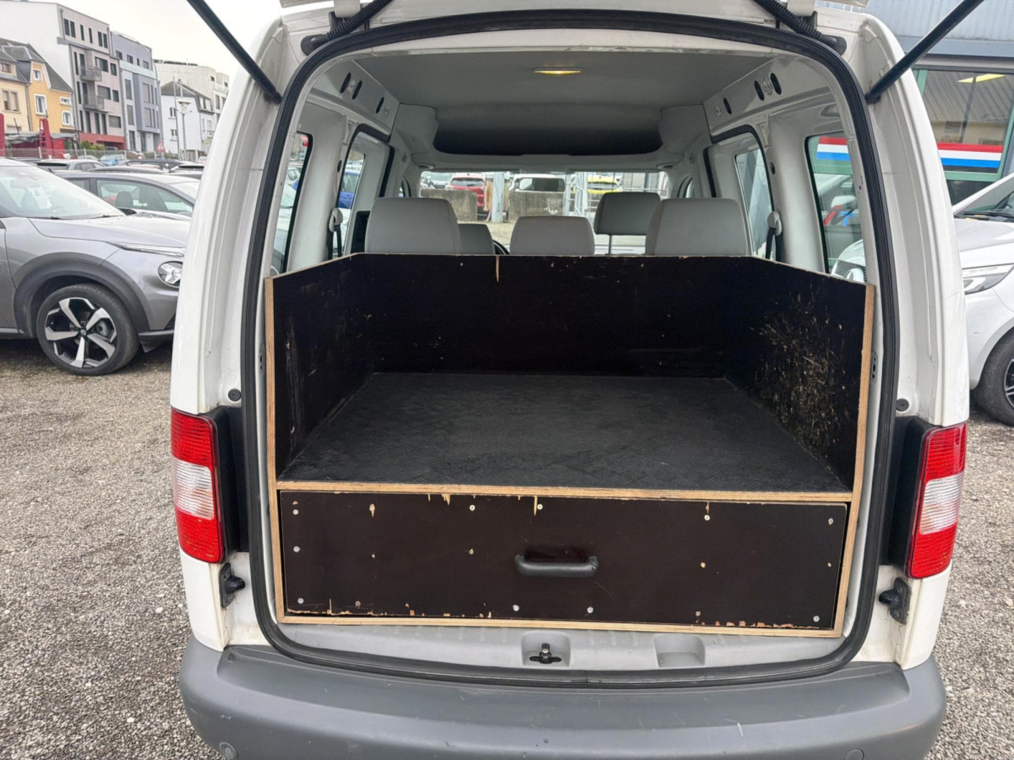 VW Caddy 2.0 TDI 105CV DSG (2009) - Photo 8