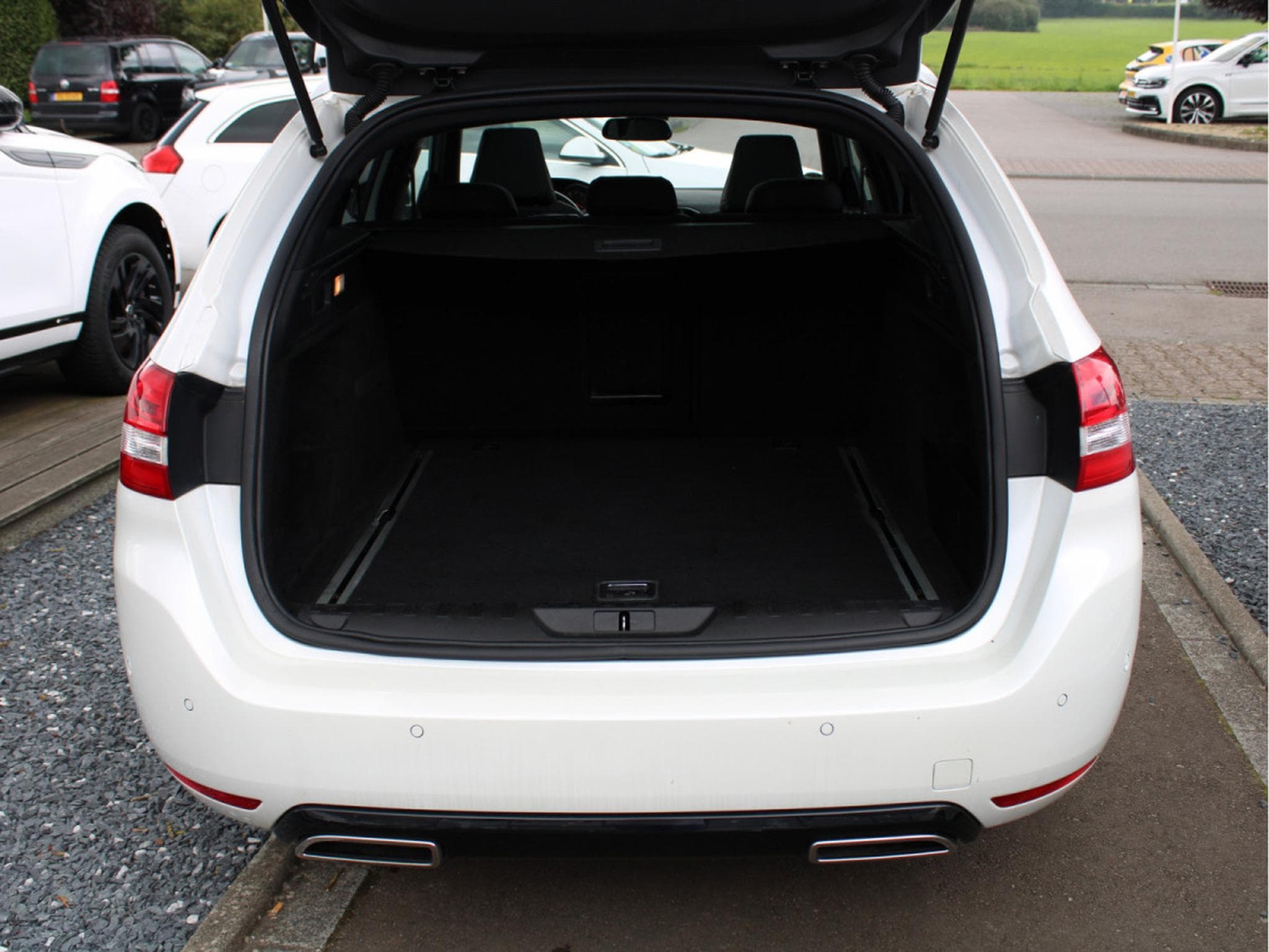 Peugeot 308 SW GT 205 PANO CUIR NAVI (2016) - Photo 17