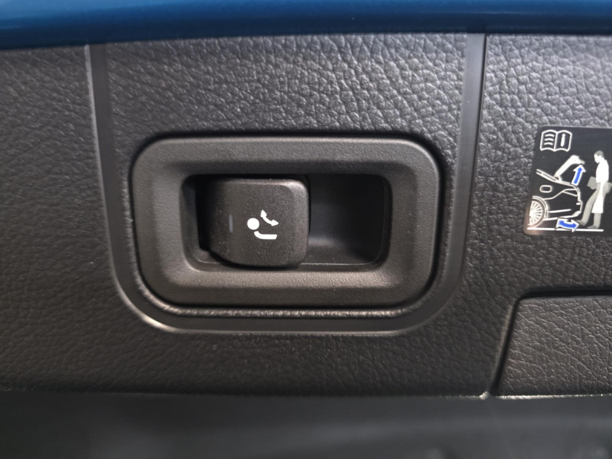 Mercedes CLA 200 D AMG LINE FACELIFT CUIR NAVI Garantie Mercedes (2024) - Photo 10