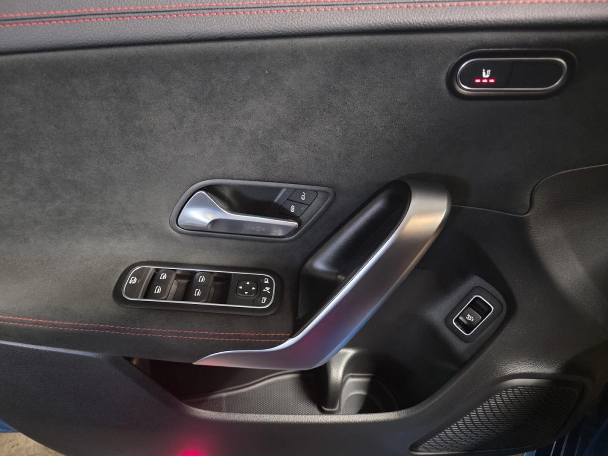 Mercedes CLA 200 D AMG LINE FACELIFT CUIR NAVI Garantie Mercedes (2024) - Photo 12