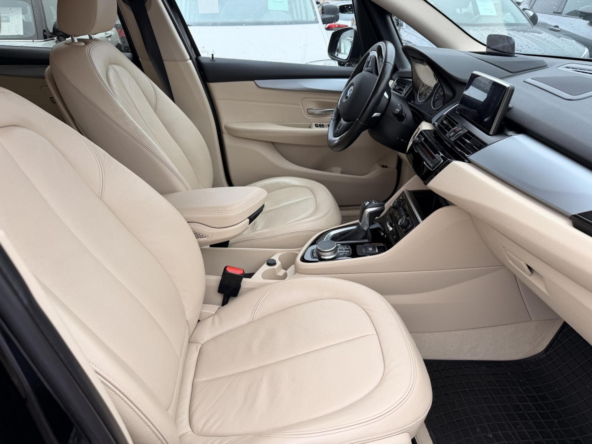 BMW 225 eDrive Xe (2017) - Photo 12