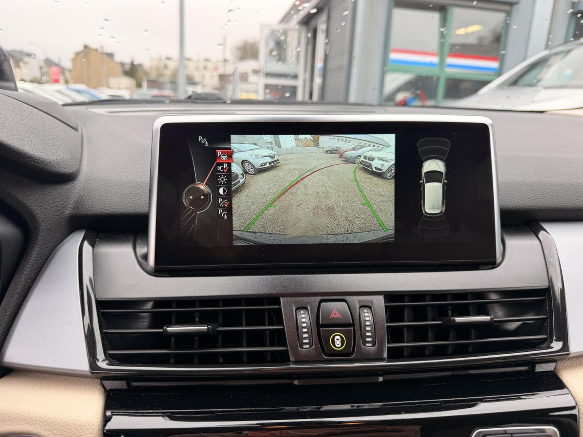 BMW 225 eDrive Xe (2017) - Photo 19