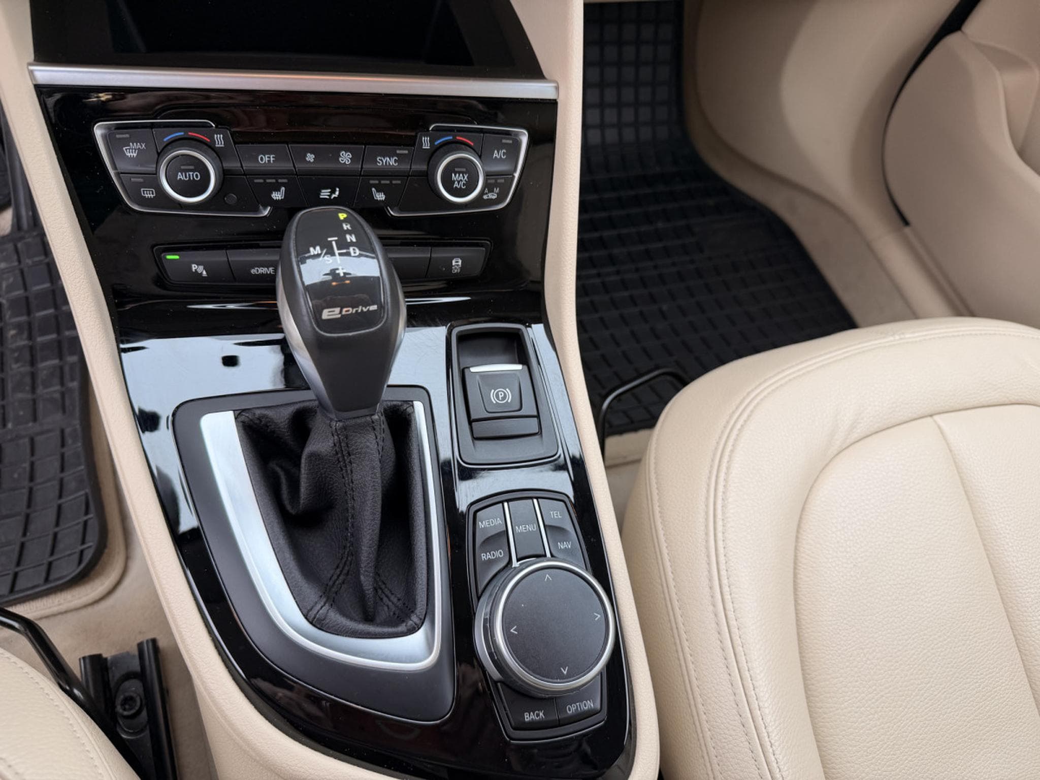 BMW 225 eDrive Xe (2017) - Photo 20