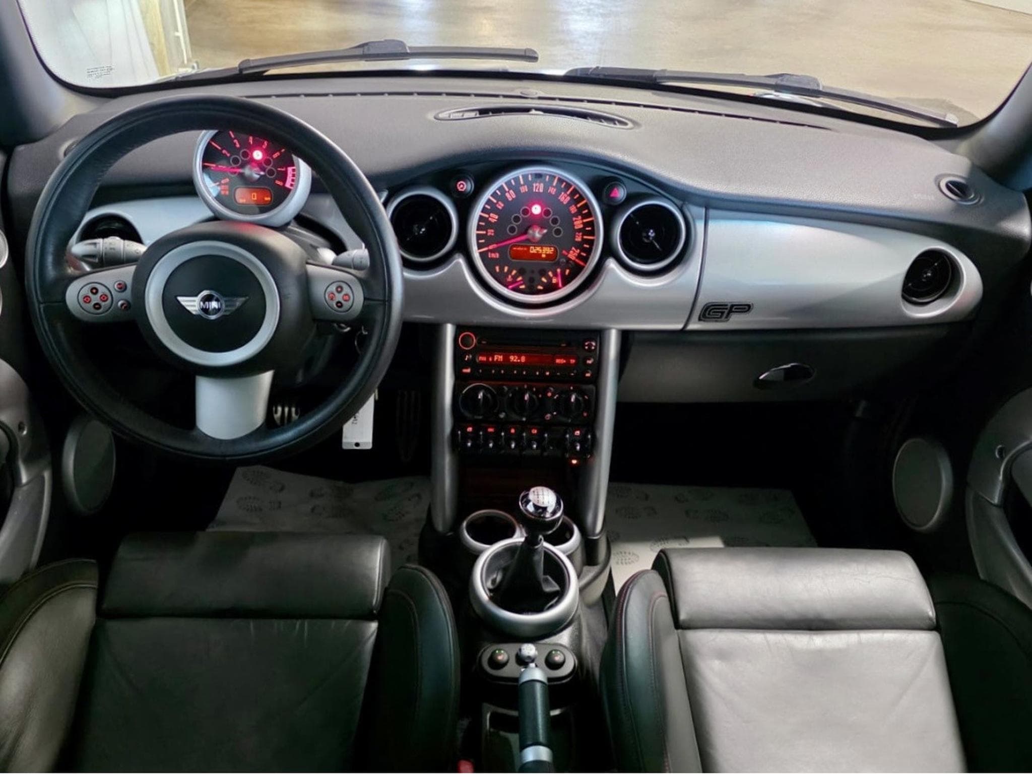 Mini Cooper John Cooper Works 1.6 GP1#0482 CUIR XENON (2008) - Photo 7