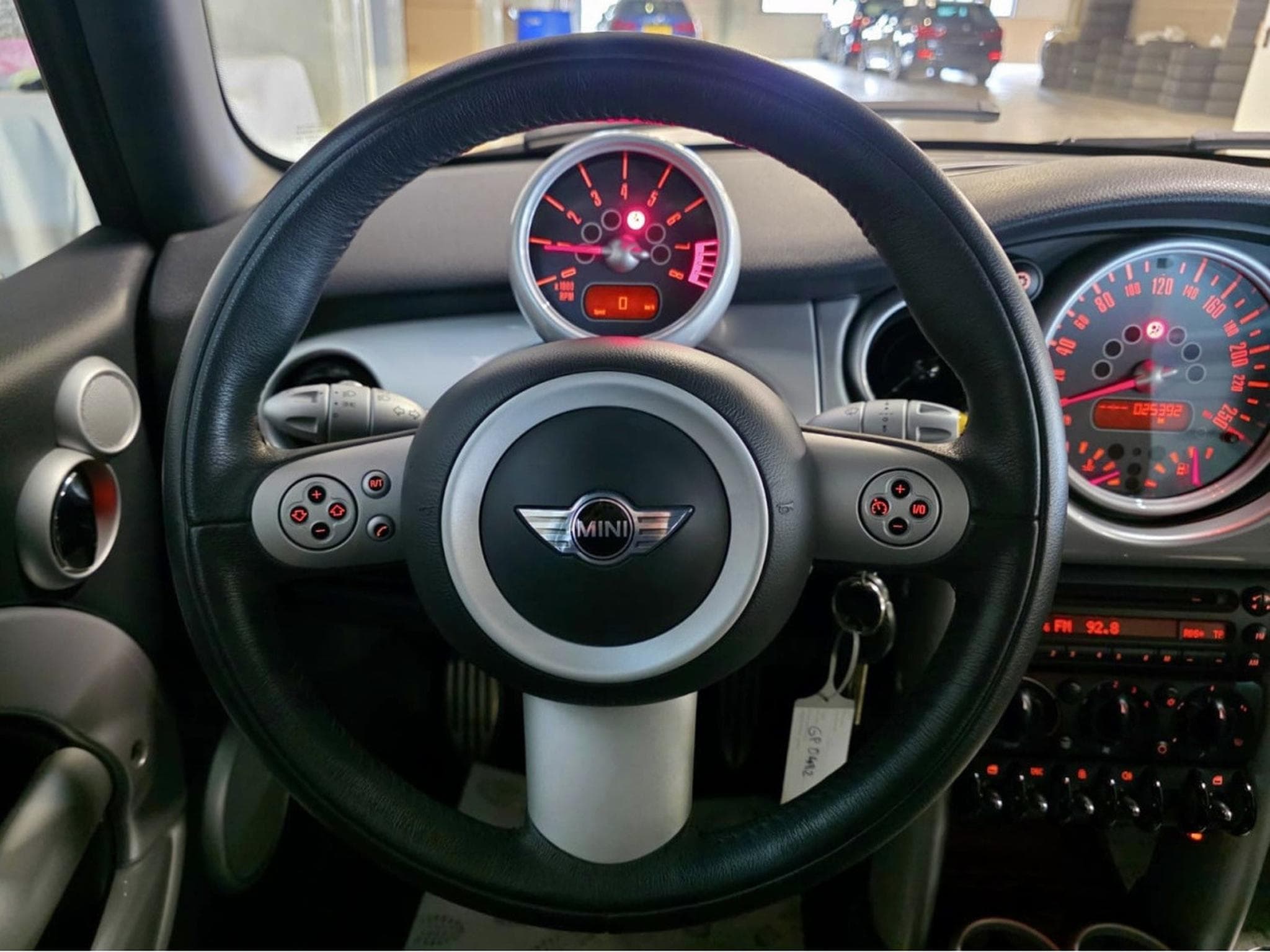 Mini Cooper John Cooper Works 1.6 GP1#0482 CUIR XENON (2008) - Photo 8