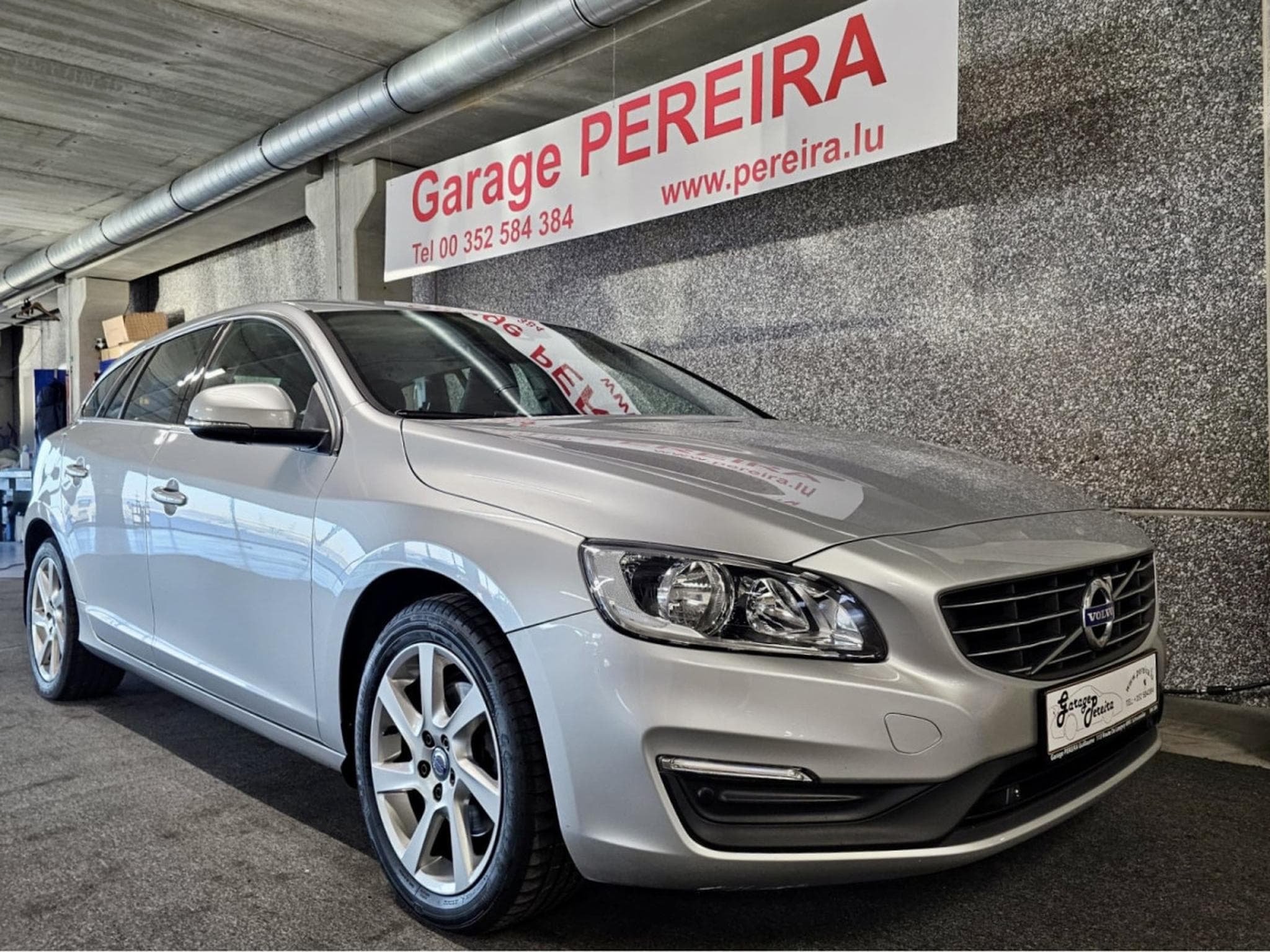 Volvo V60 T3 AUTO NAVI (2015) - Photo 1