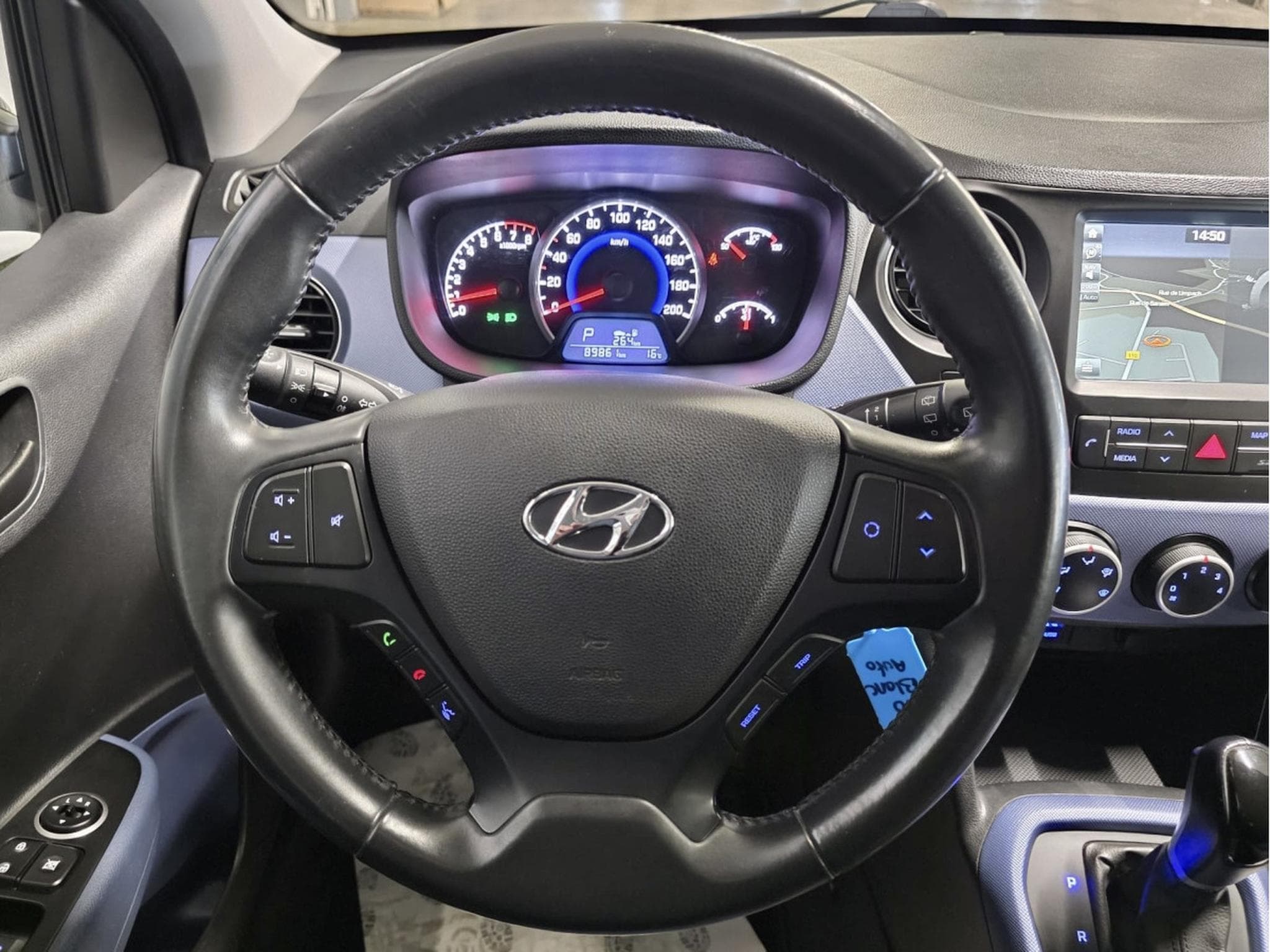 Hyundai i10 1.0 AUTO CLIM NAVI (2019) - Photo 7