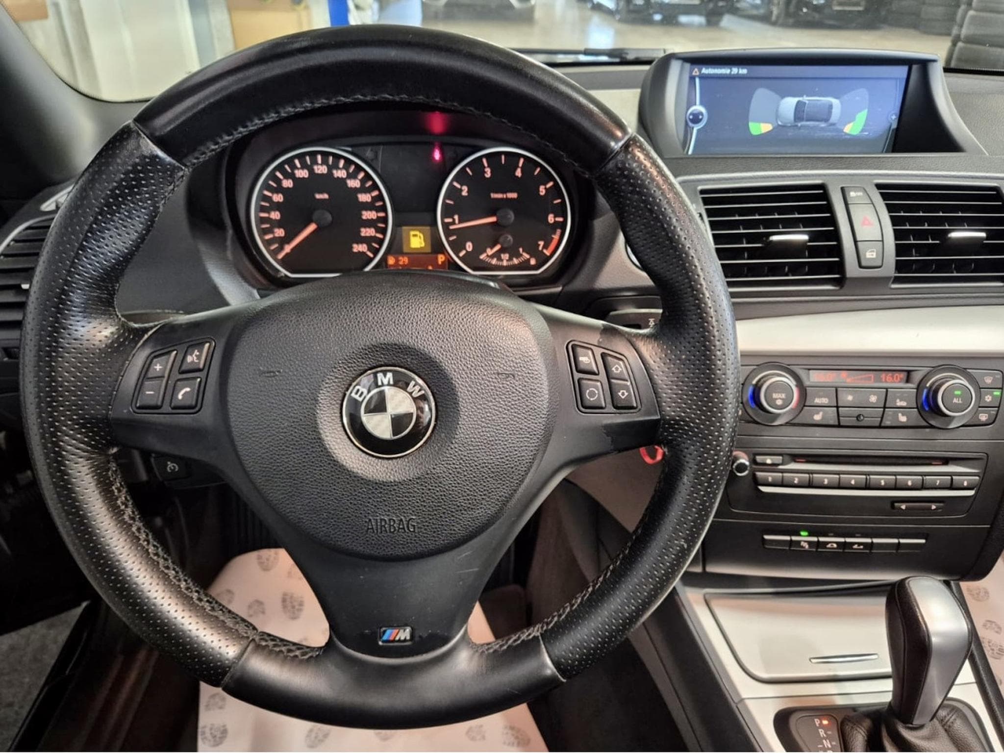 BMW 118 i CABRIO M SPORT PAKET AUTO NAVI XENON (2011) - Photo 9