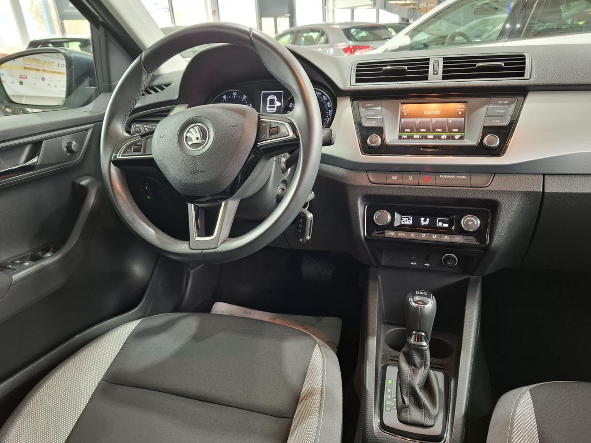 Skoda Fabia 1.2 TSI 110 DSG Style Klimaauto, 58000KM, GARANTIE, ALU 16'' (2016) - Photo 8