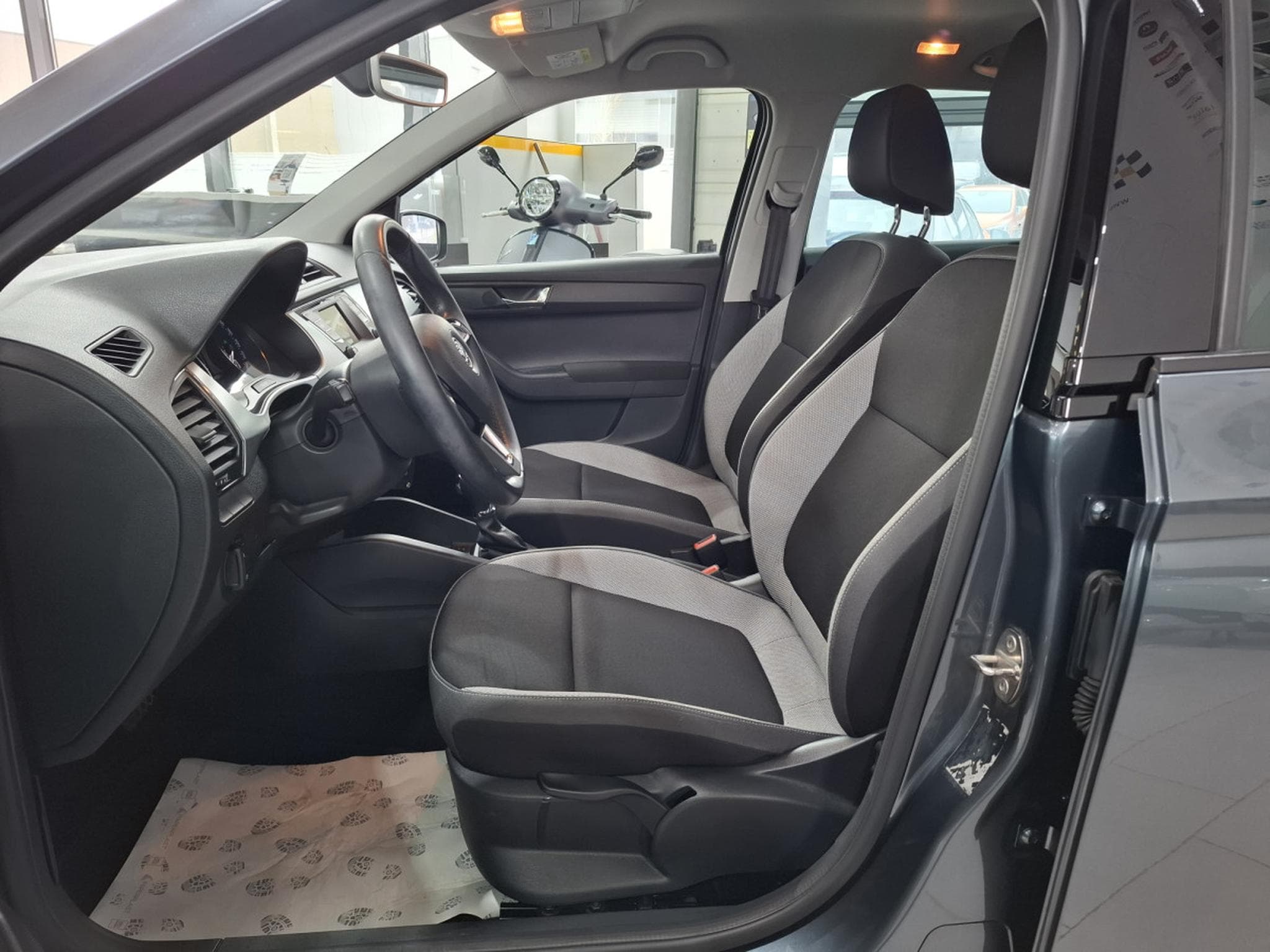 Skoda Fabia 1.2 TSI 110 DSG Style Klimaauto, 58000KM, GARANTIE, ALU 16'' (2016) - Photo 9