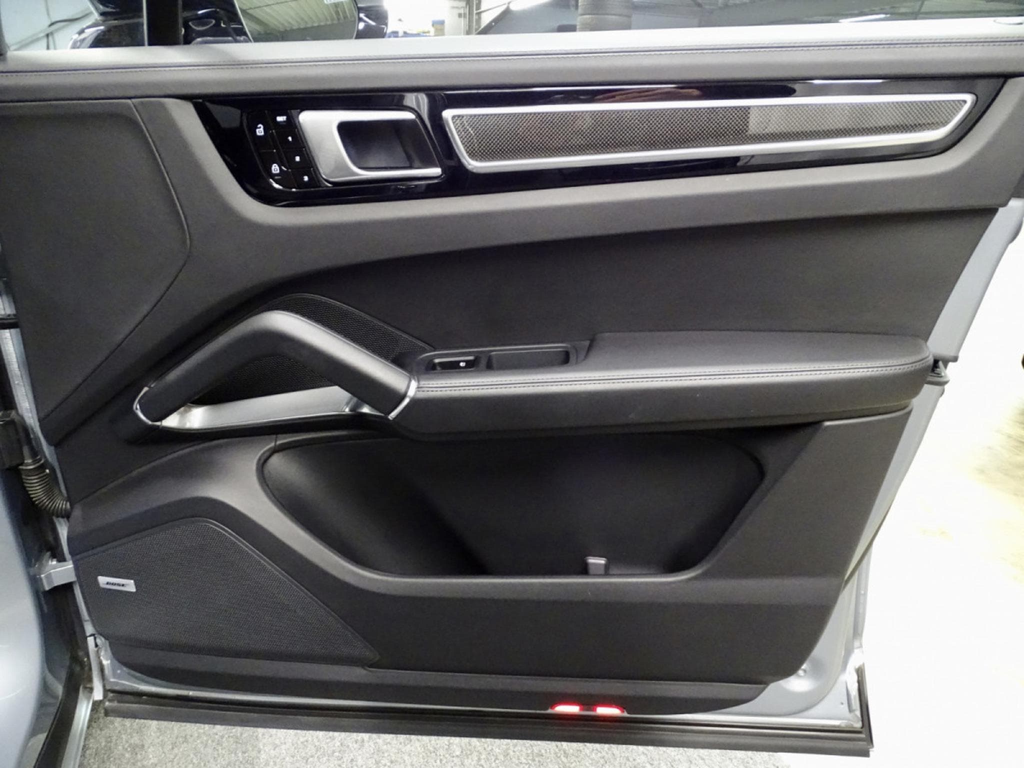 Porsche Cayenne COUPE TURBO S E-HYBRID KERAMIK SPORT PAKET PACK CHRONO (2020) - Photo 18