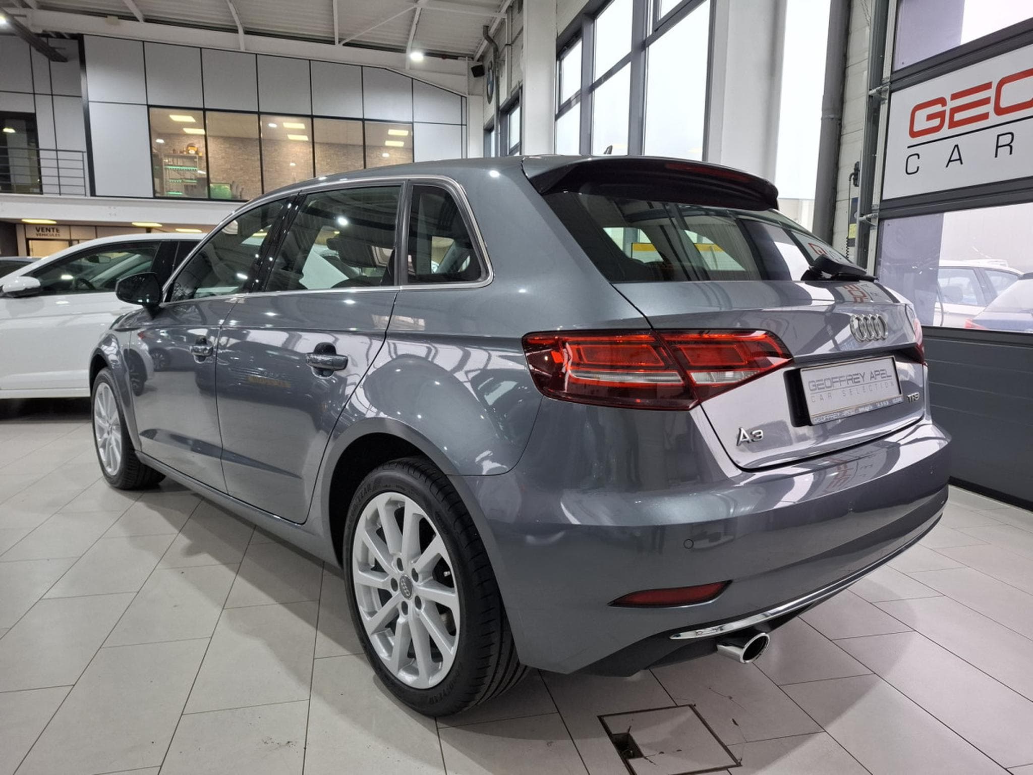 Audi A3 30 TFSI 116 SPORTBACK S-TRONIC DESIGN, CUIR, NAVI, XENON, LE (2017) - Photo 4