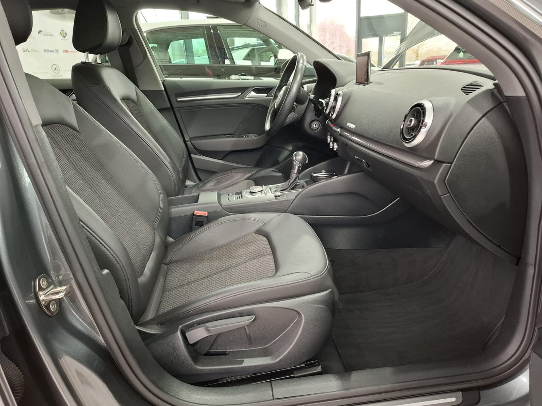 Audi A3 30 TFSI 116 SPORTBACK S-TRONIC DESIGN, CUIR, NAVI, XENON, LE (2017) - Photo 5