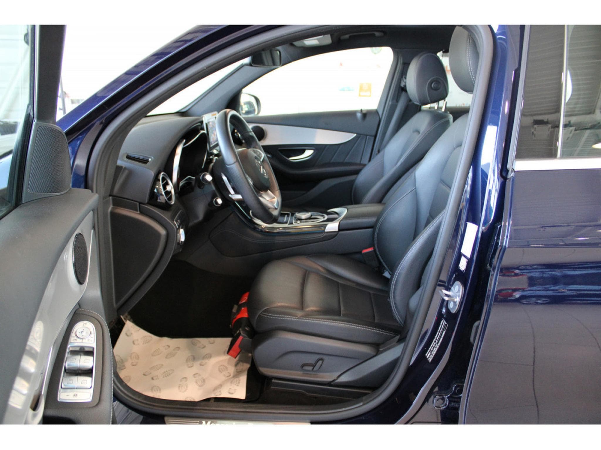 Mercedes GLC 250 4 MATIC COUPE AMG LINE PANO CUIR NAVI 1 HAND (2017) - Photo 8