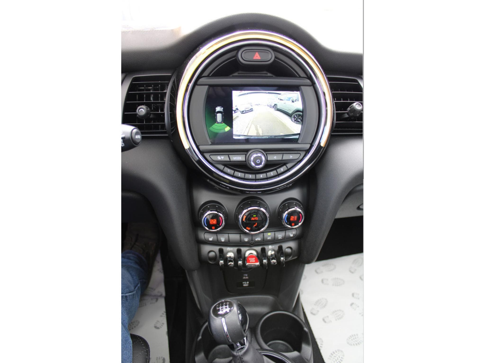 Mini Cooper 1. HAND CUIR BI-XENON NAVI PANO (2020) - Photo 11