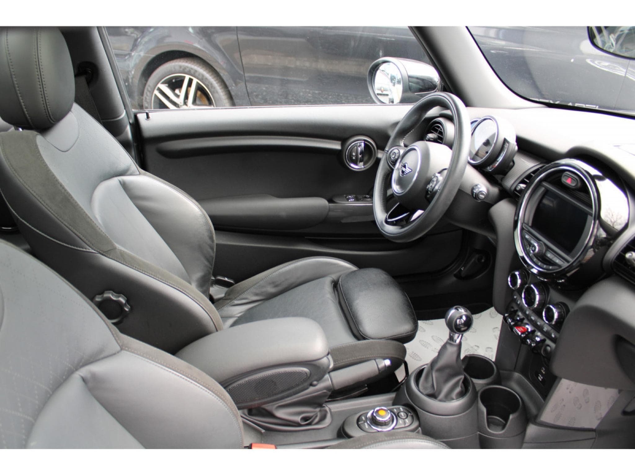 Mini Cooper 1. HAND CUIR BI-XENON NAVI PANO (2020) - Photo 6