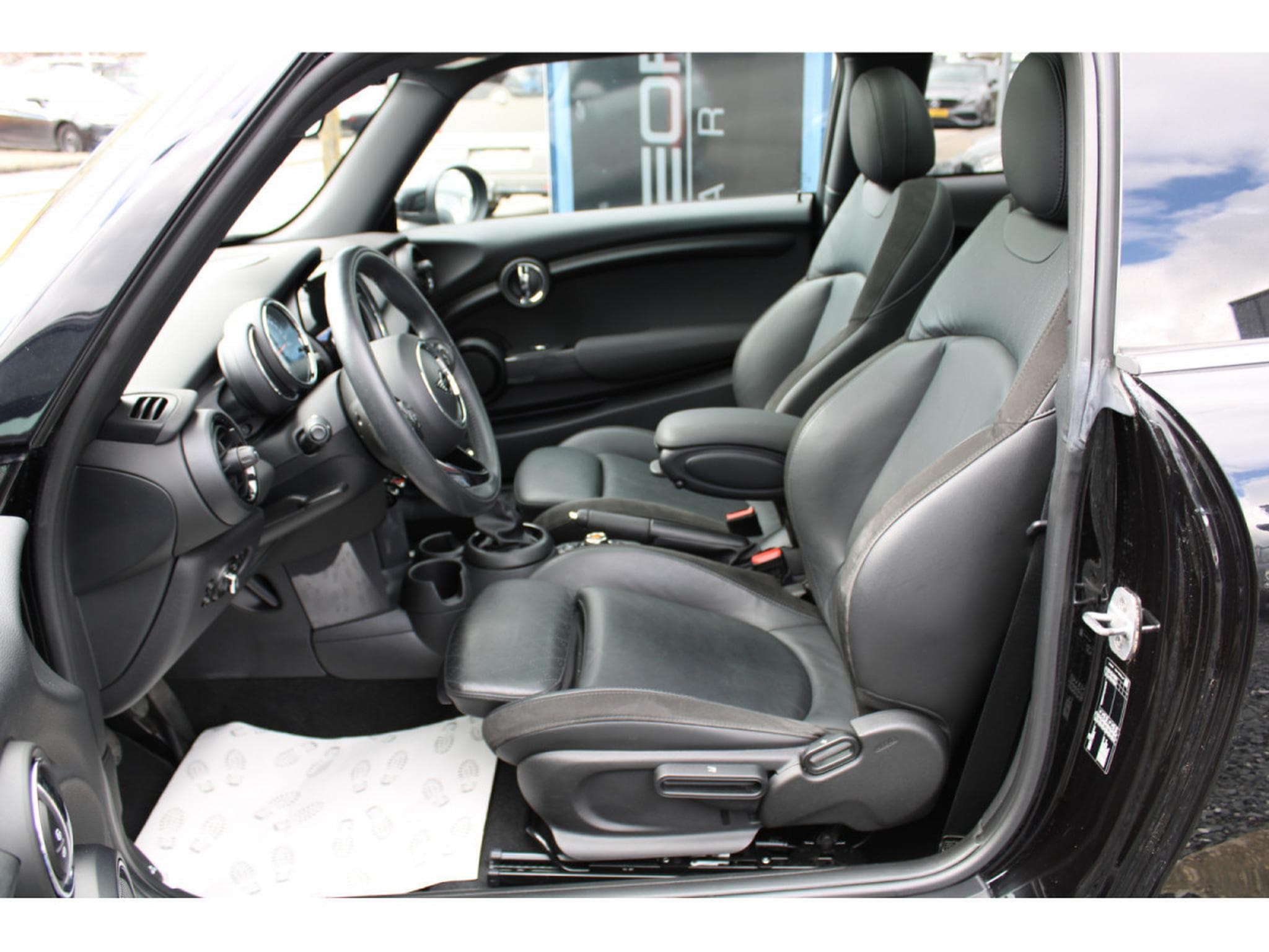 Mini Cooper 1. HAND CUIR BI-XENON NAVI PANO (2020) - Photo 8