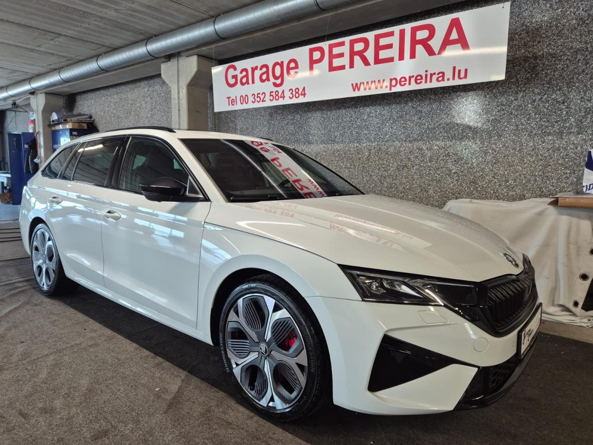 Skoda Octavia COMBI 2.0 TSI 265 RS DSG CANTON PANO CUIR NAVI (2026) - Photo 1