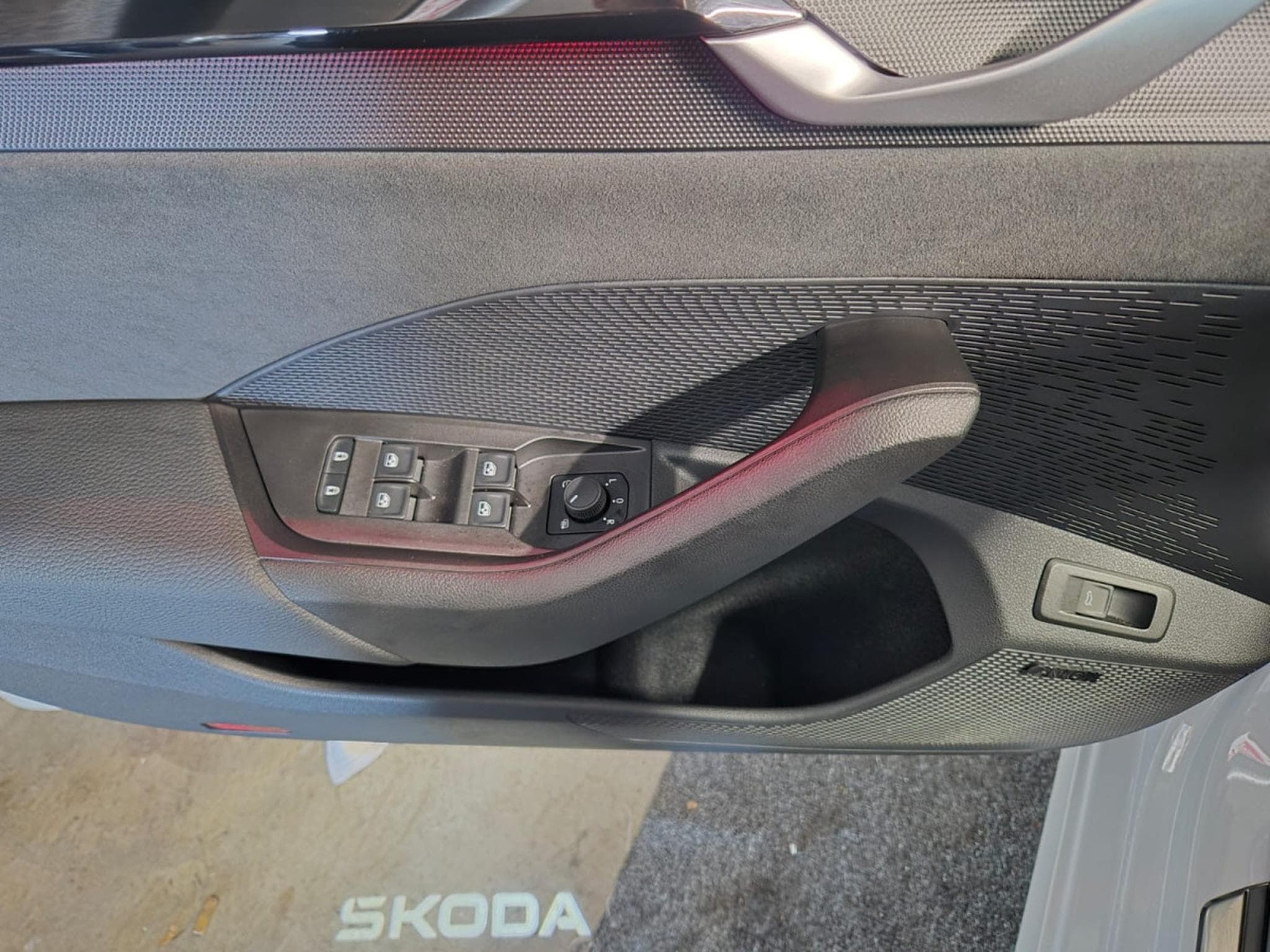 Skoda Octavia COMBI 2.0 TSI 265 RS DSG CANTON PANO CUIR NAVI (2026) - Photo 19