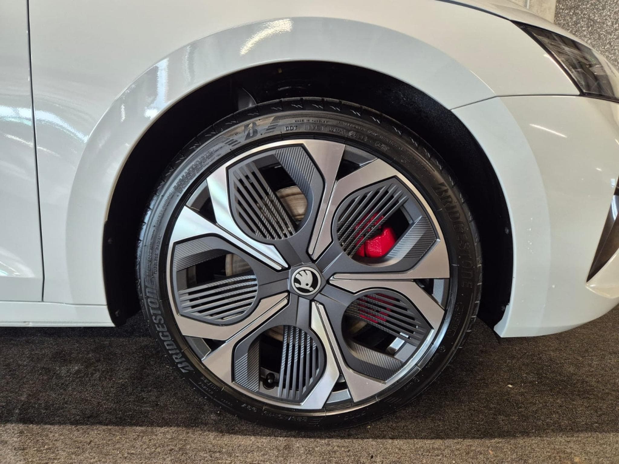 Skoda Octavia COMBI 2.0 TSI 265 RS DSG CANTON PANO CUIR NAVI (2026) - Photo 24