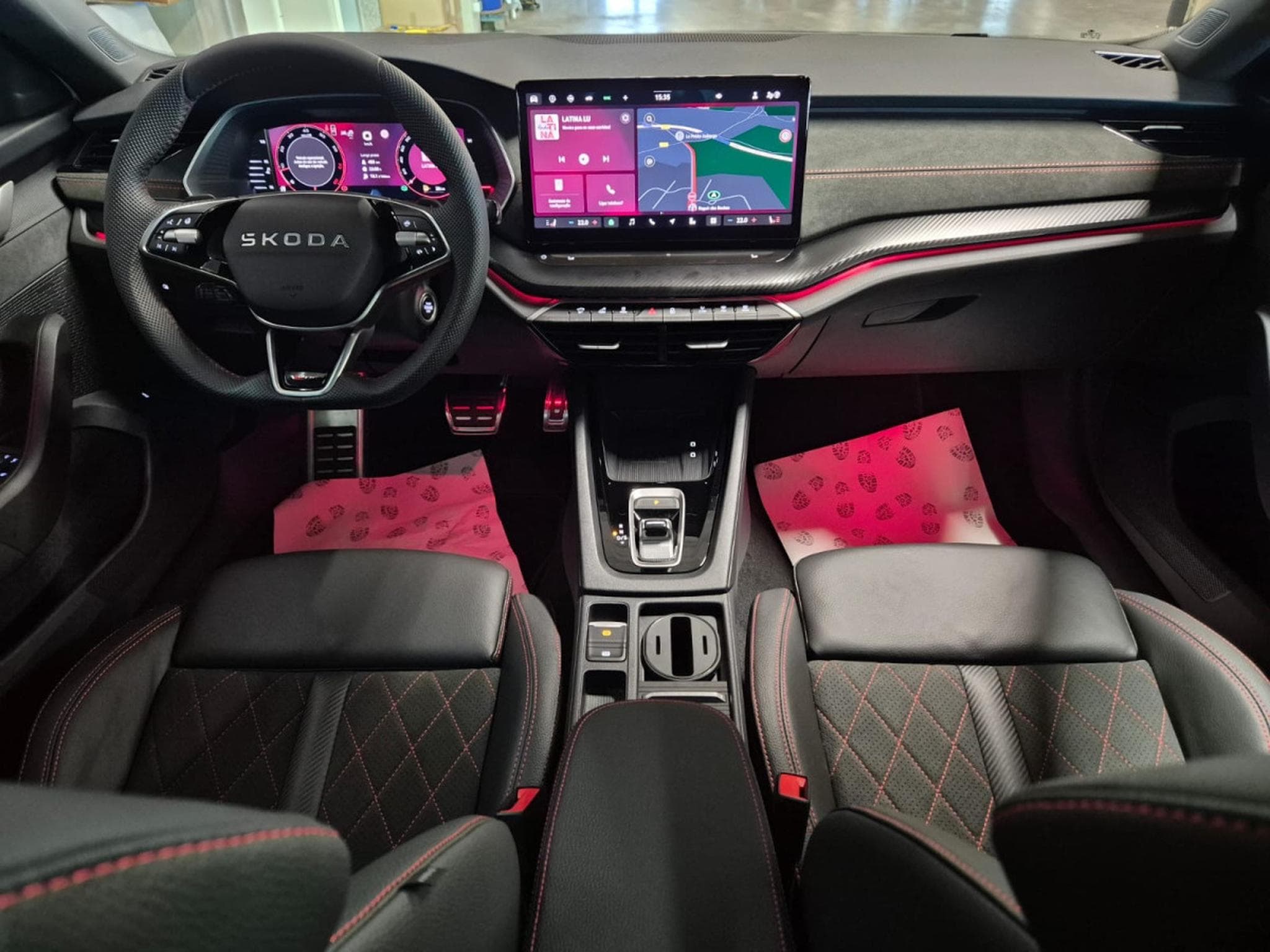 Skoda Octavia COMBI 2.0 TSI 265 RS DSG CANTON PANO CUIR NAVI (2026) - Photo 7