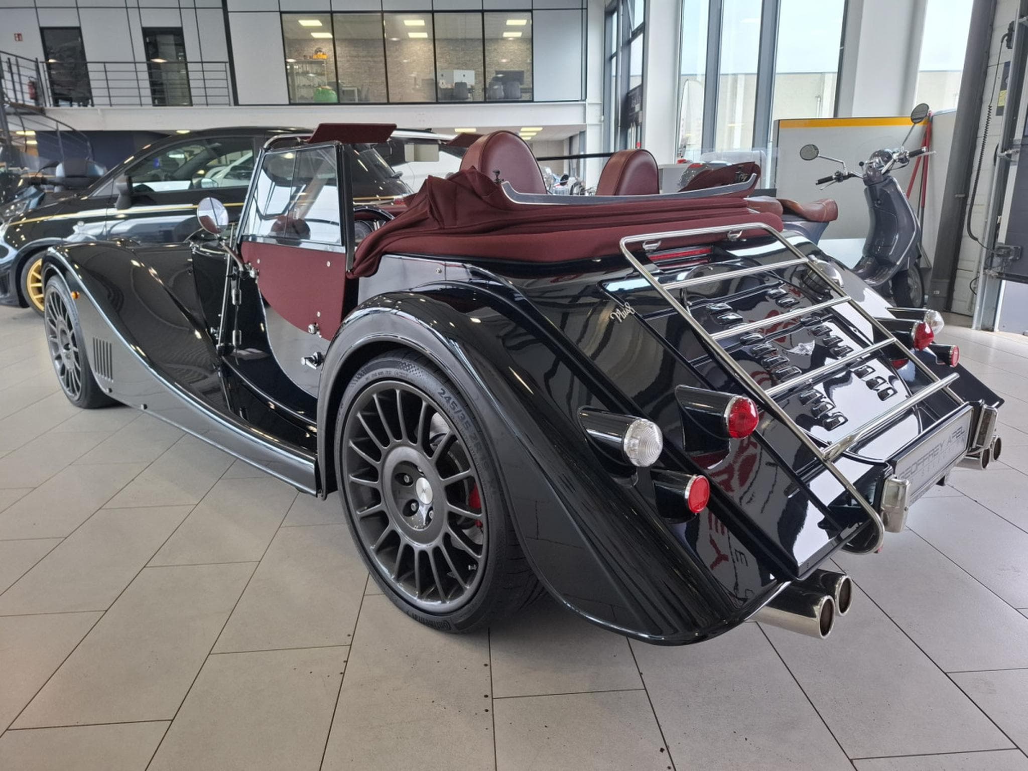 Morgan Plus 8 SPORT BLACK 4.8 V8 BMW 367HP, 1 HAND (2017) - Photo 12