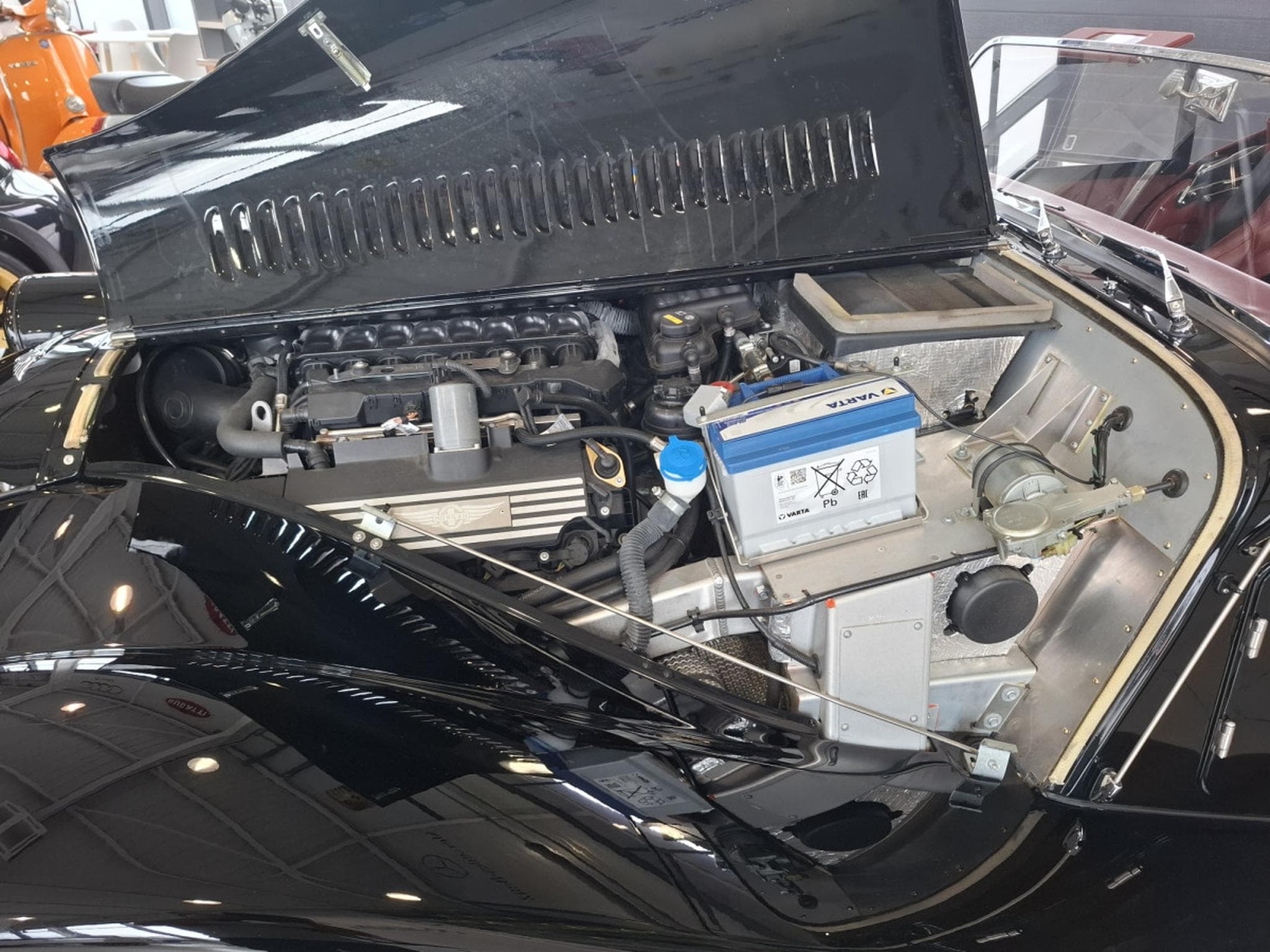 Morgan Plus 8 SPORT BLACK 4.8 V8 BMW 367HP, 1 HAND (2017) - Photo 13