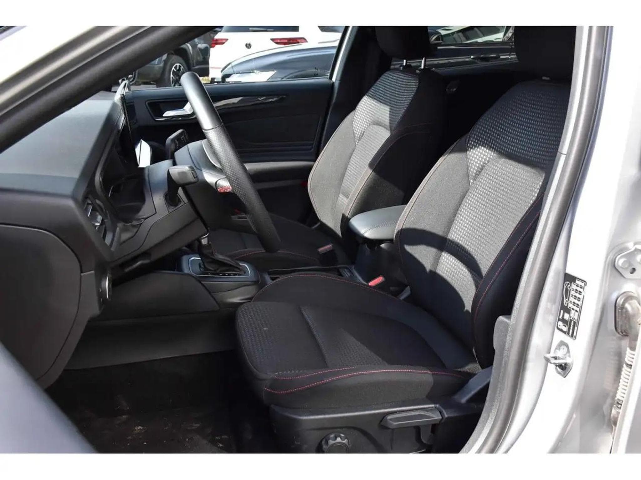 Ford Focus (2025) - Photo 6