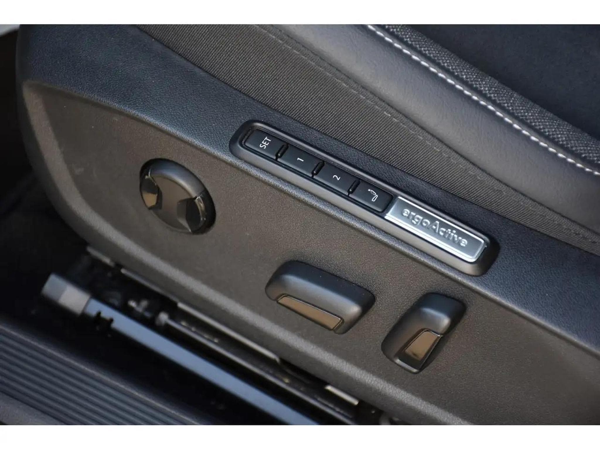 VW Golf (2024) - Photo 24