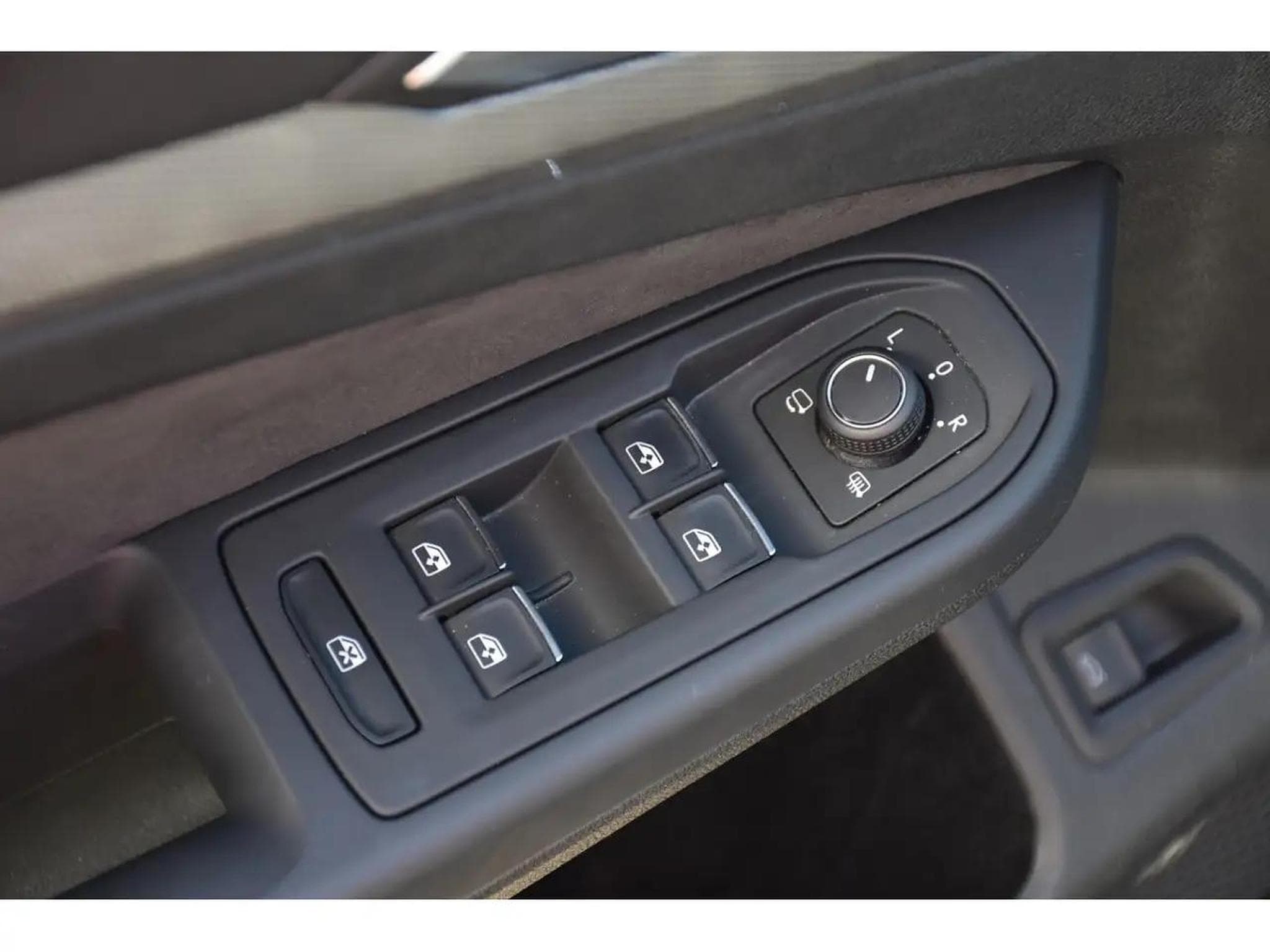 VW Golf (2024) - Photo 25