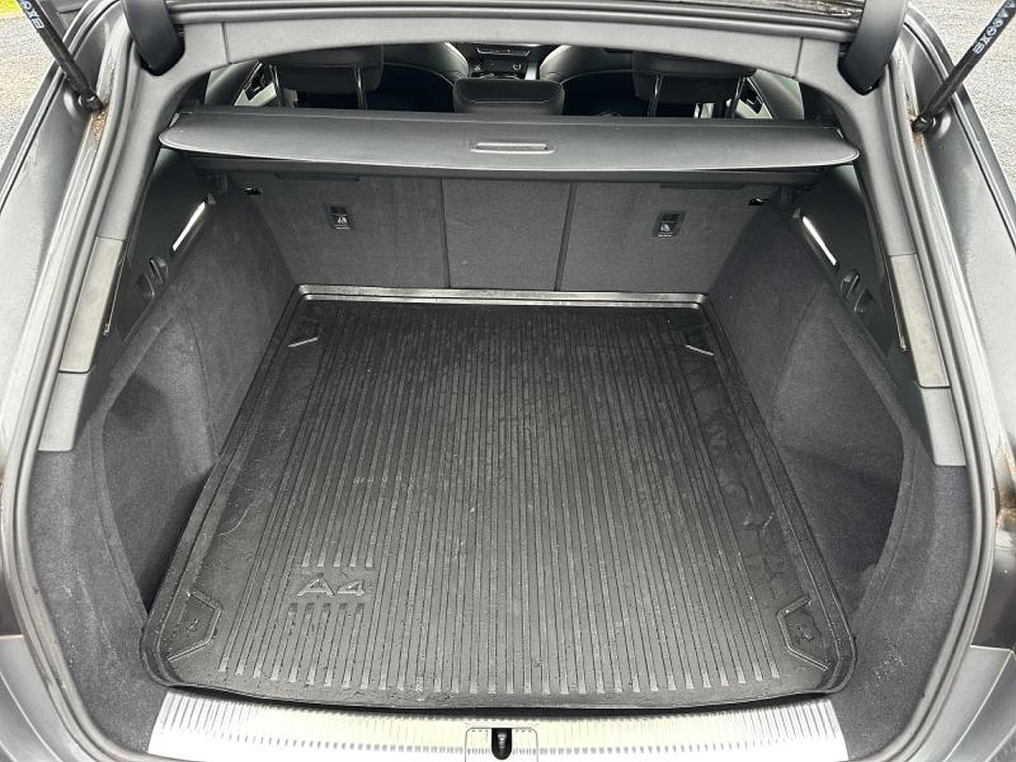 Audi A4 Avant S Line / Diesel (2022) - Photo 18