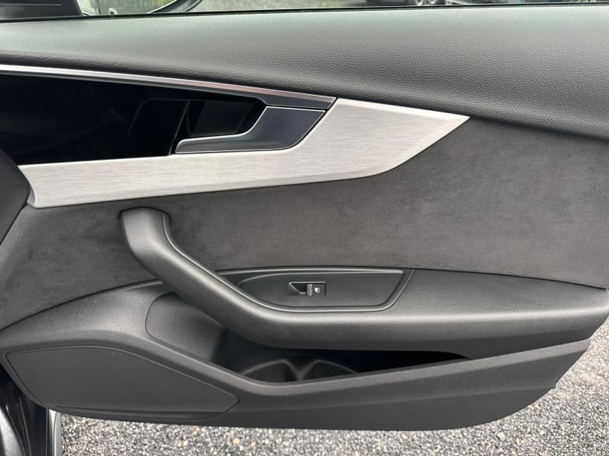 Audi A4 Avant S Line / Diesel (2022) - Photo 19