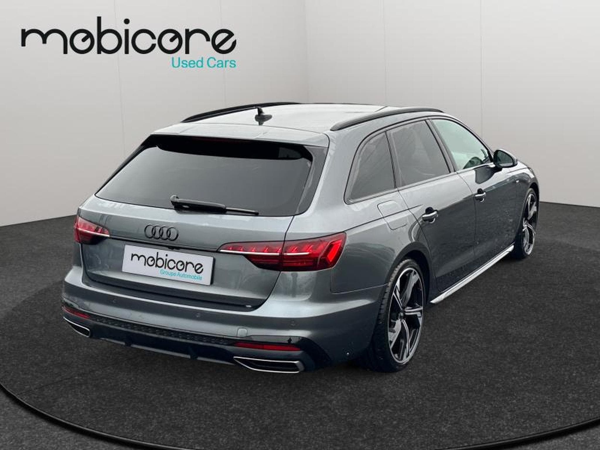 Audi A4 Avant S Line / Diesel (2022) - Photo 2