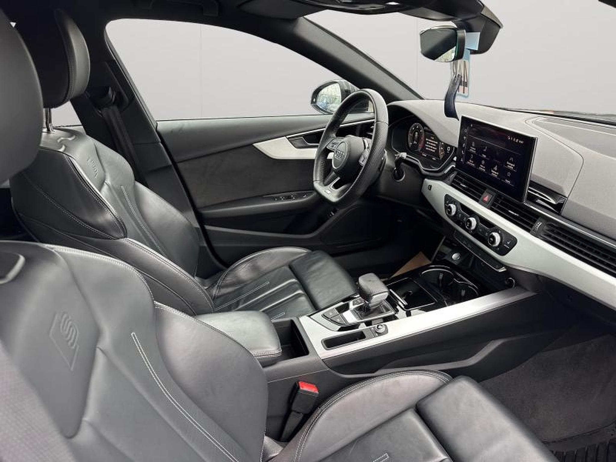 Audi A4 Avant S Line / Diesel (2022) - Photo 30