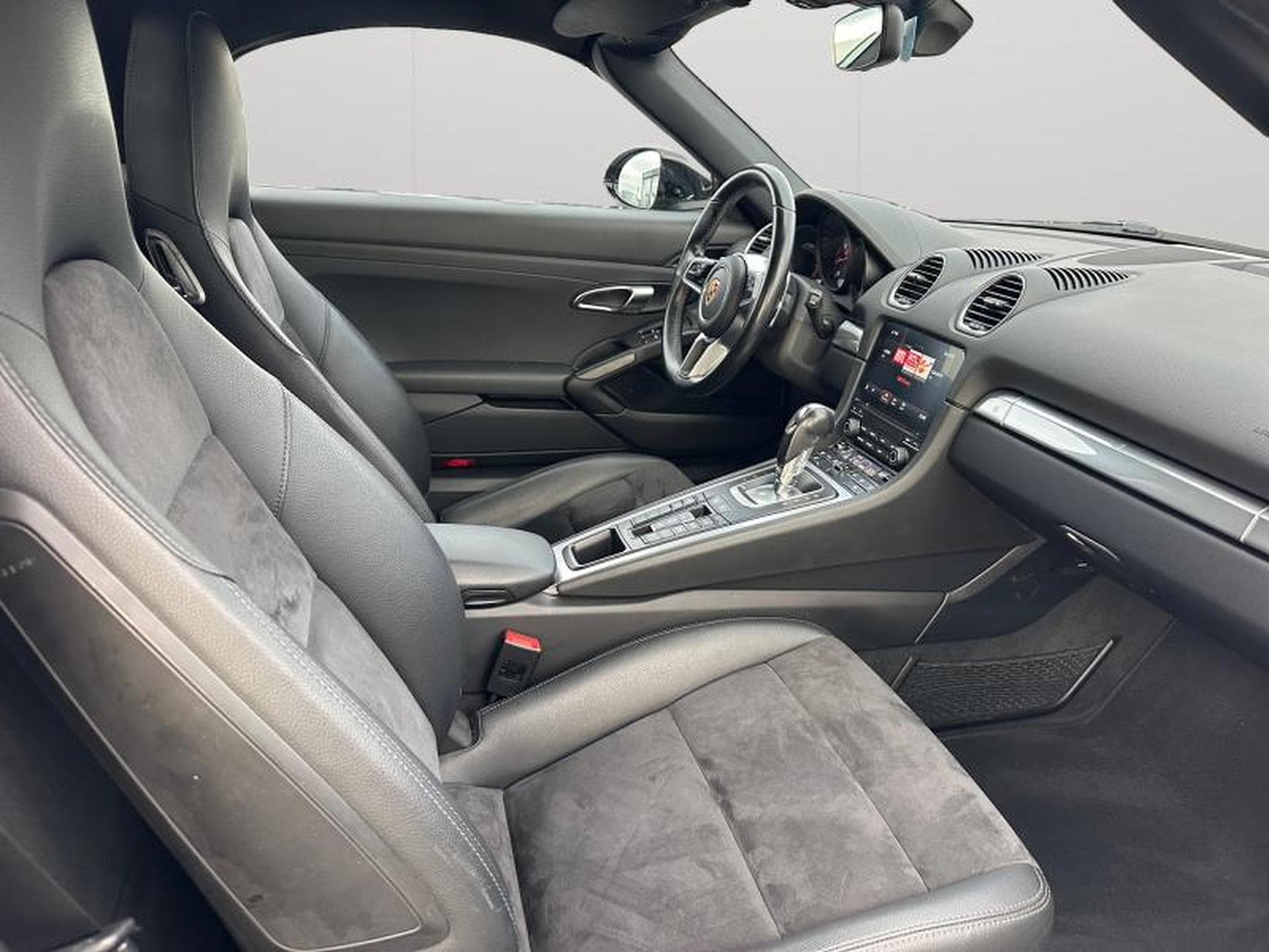 Porsche 718 Cabriolet / Essence (2019) - Photo 10