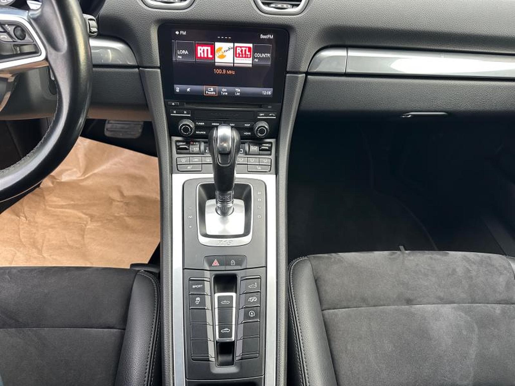 Porsche 718 Cabriolet / Essence (2019) - Photo 13