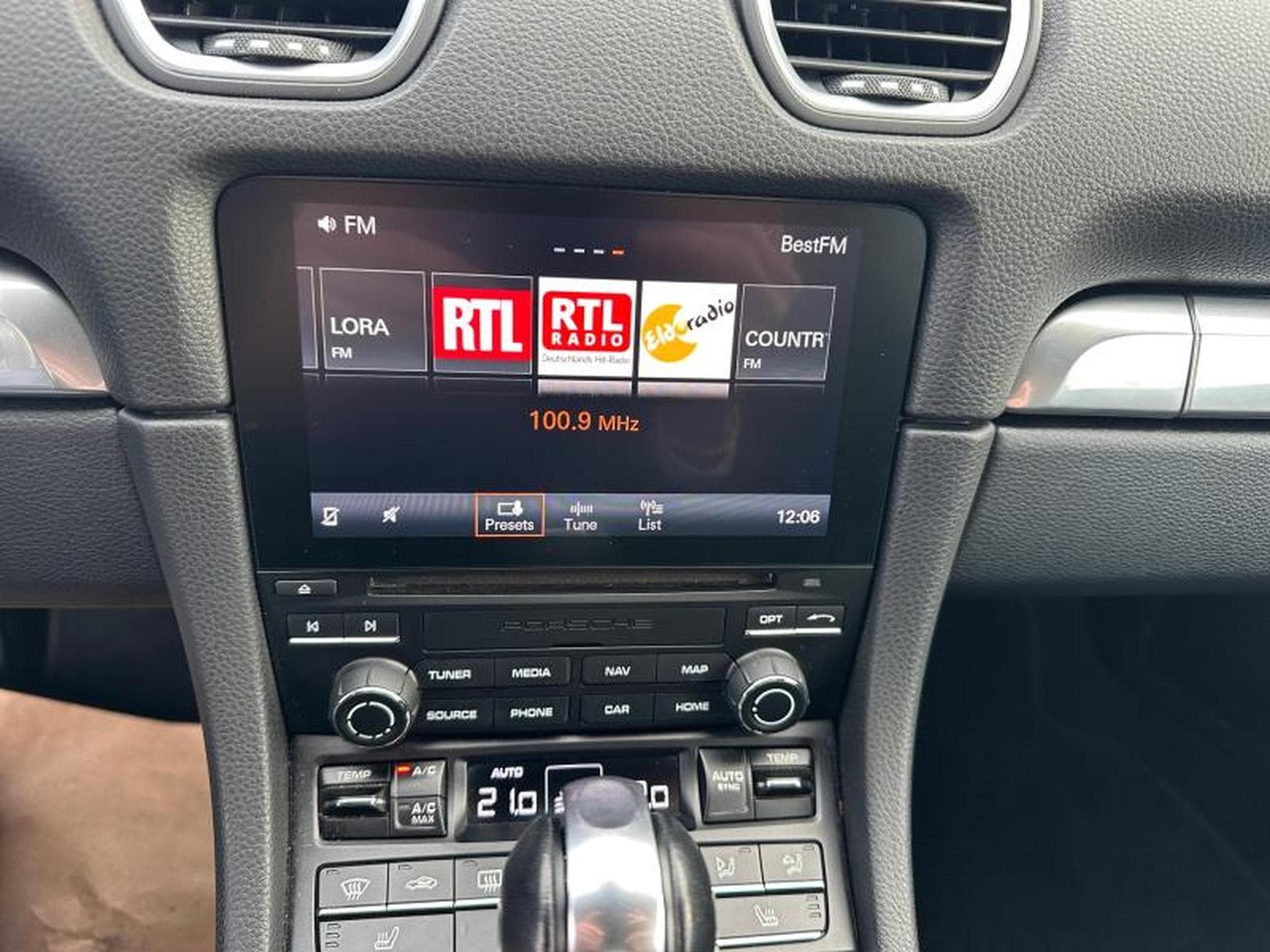 Porsche 718 Cabriolet / Essence (2019) - Photo 15