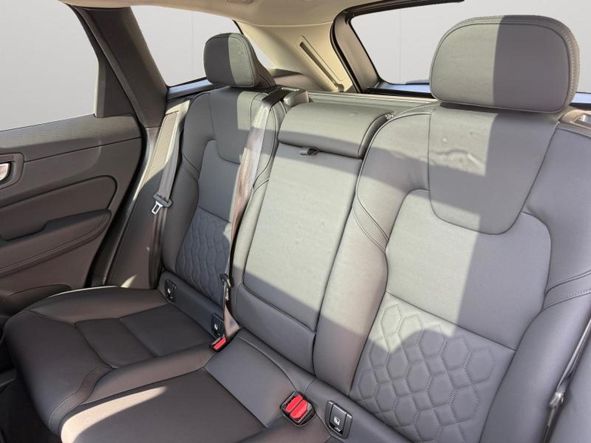 Volvo XC60 Facelift T6 Plus Dark / Hybride (2025) - Photo 13