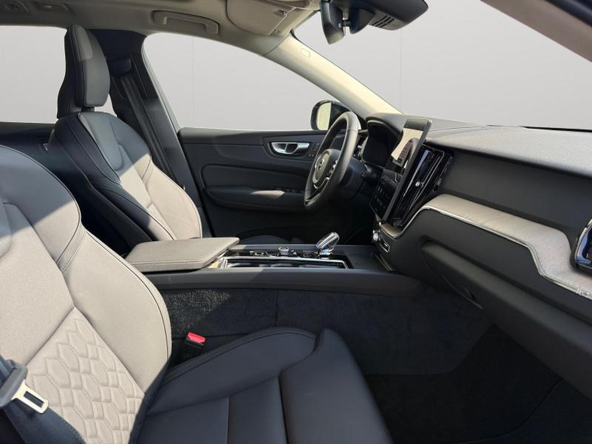 Volvo XC60 Facelift T6 Plus Dark / Hybride (2025) - Photo 15