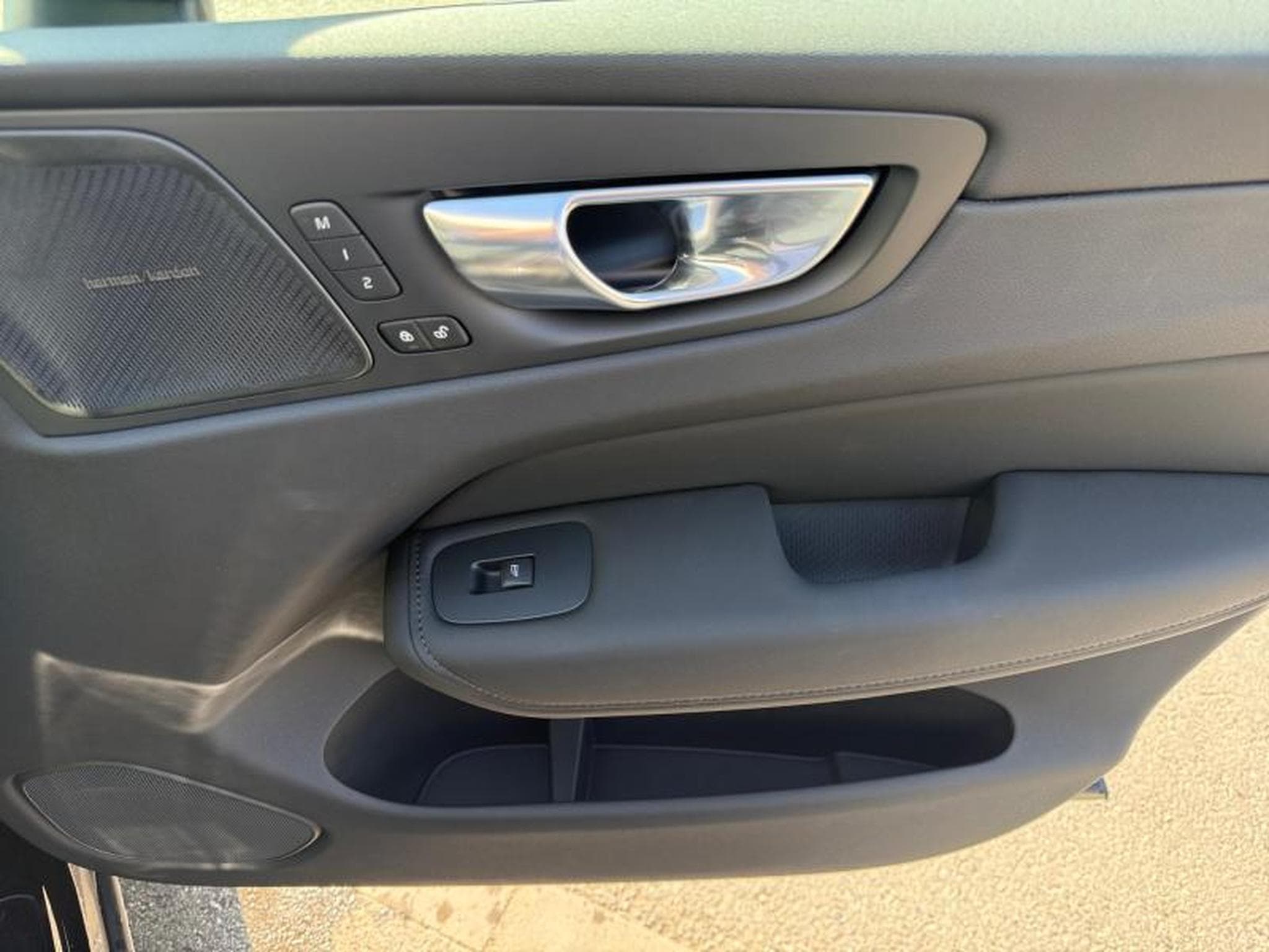 Volvo XC60 Facelift T6 Plus Dark / Hybride (2025) - Photo 21