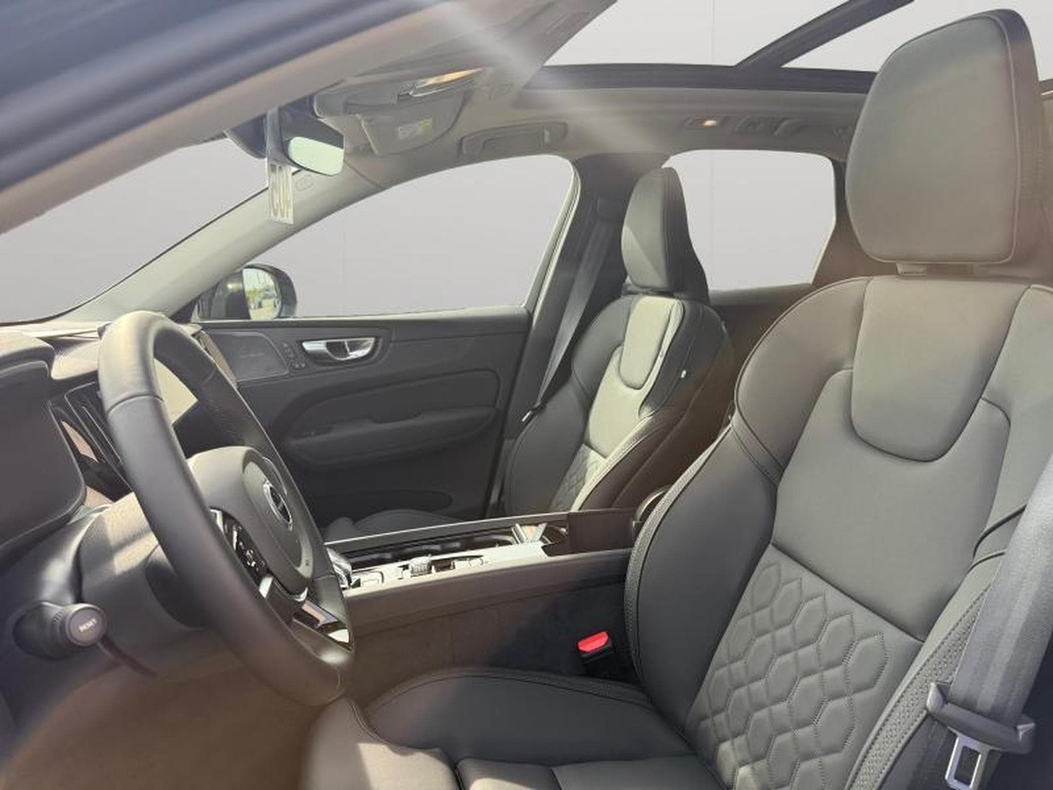 Volvo XC60 Facelift T6  Plus Dark (2025) - Photo 10