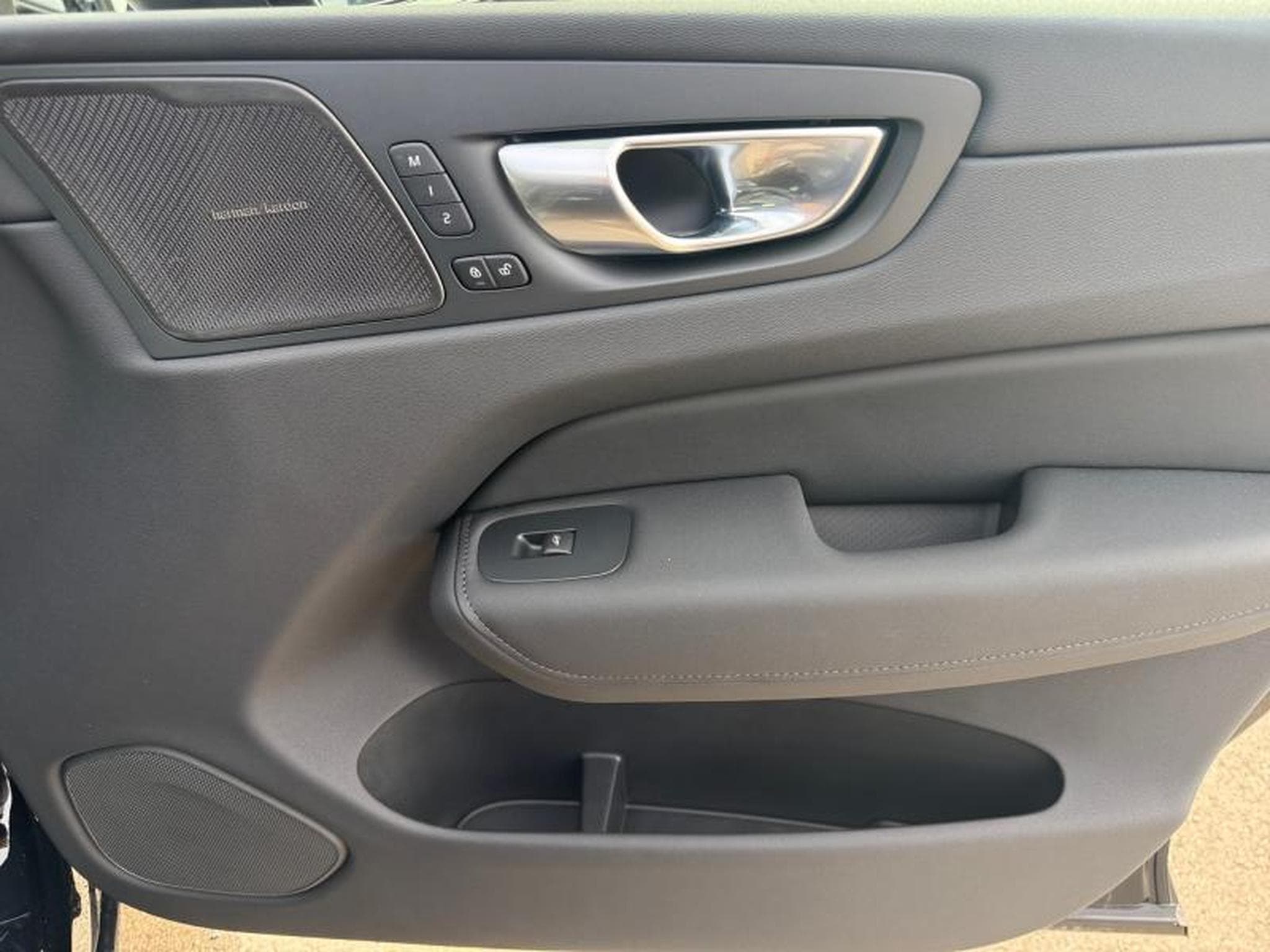 Volvo XC60 Facelift T6  Plus Dark (2025) - Photo 21