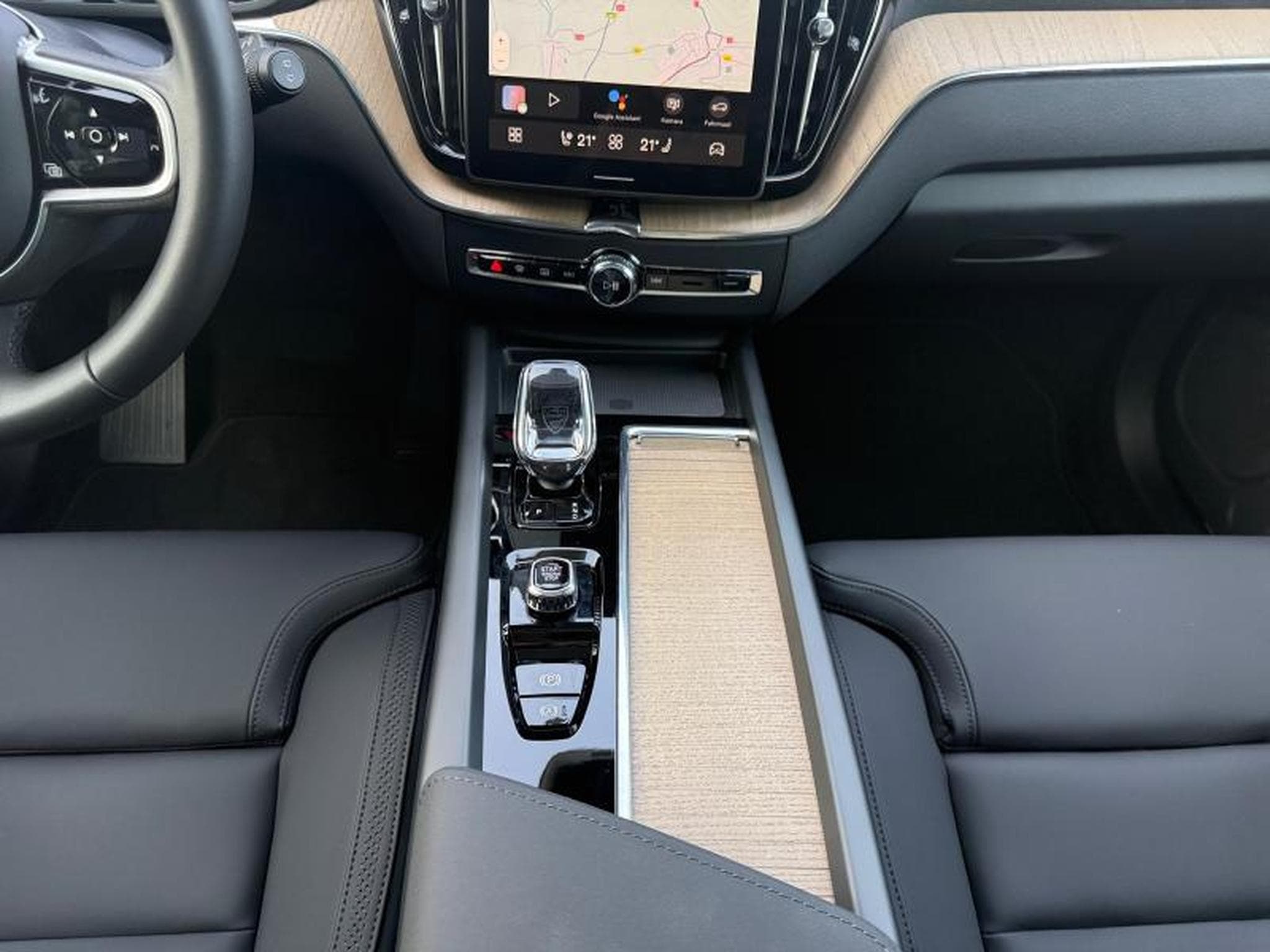 Volvo XC60 Facelift T6 Plus Dark / Hybride (2025) - Photo 11