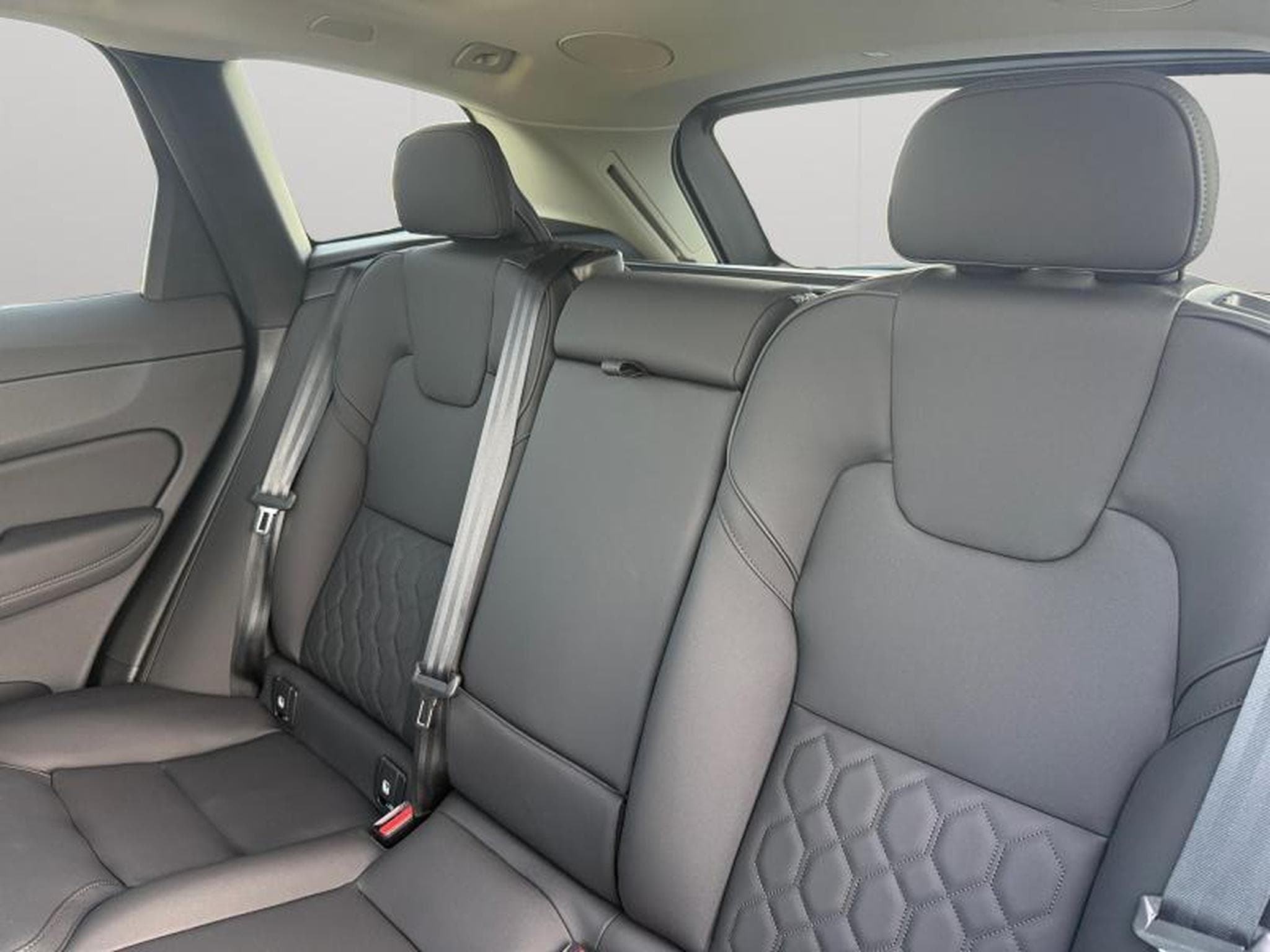 Volvo XC60 Facelift T6 Plus Dark / Hybride (2025) - Photo 13